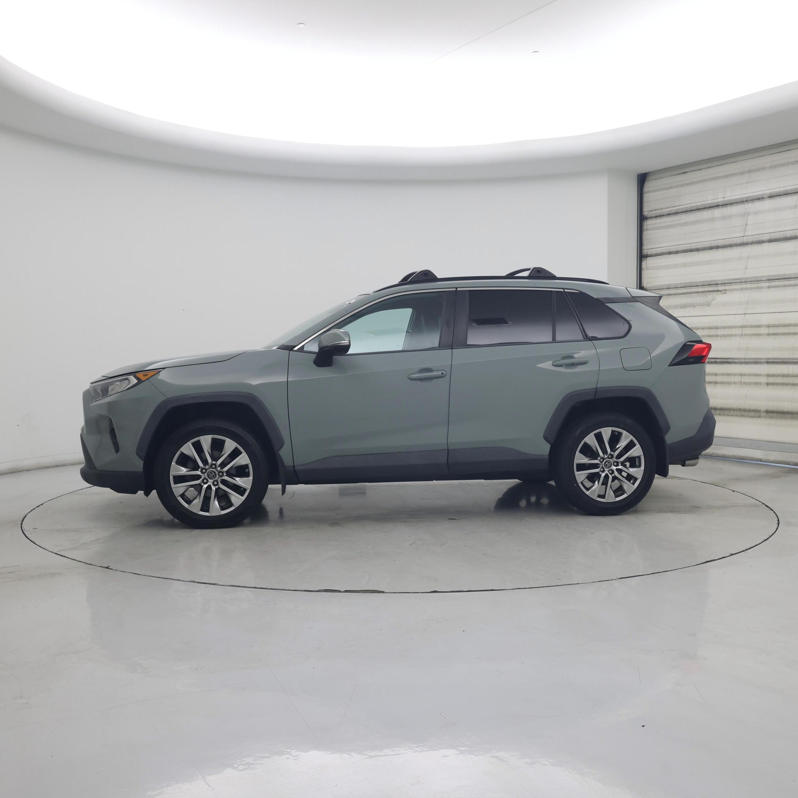 Thumbnail: 2019 Toyota RAV4 - 3