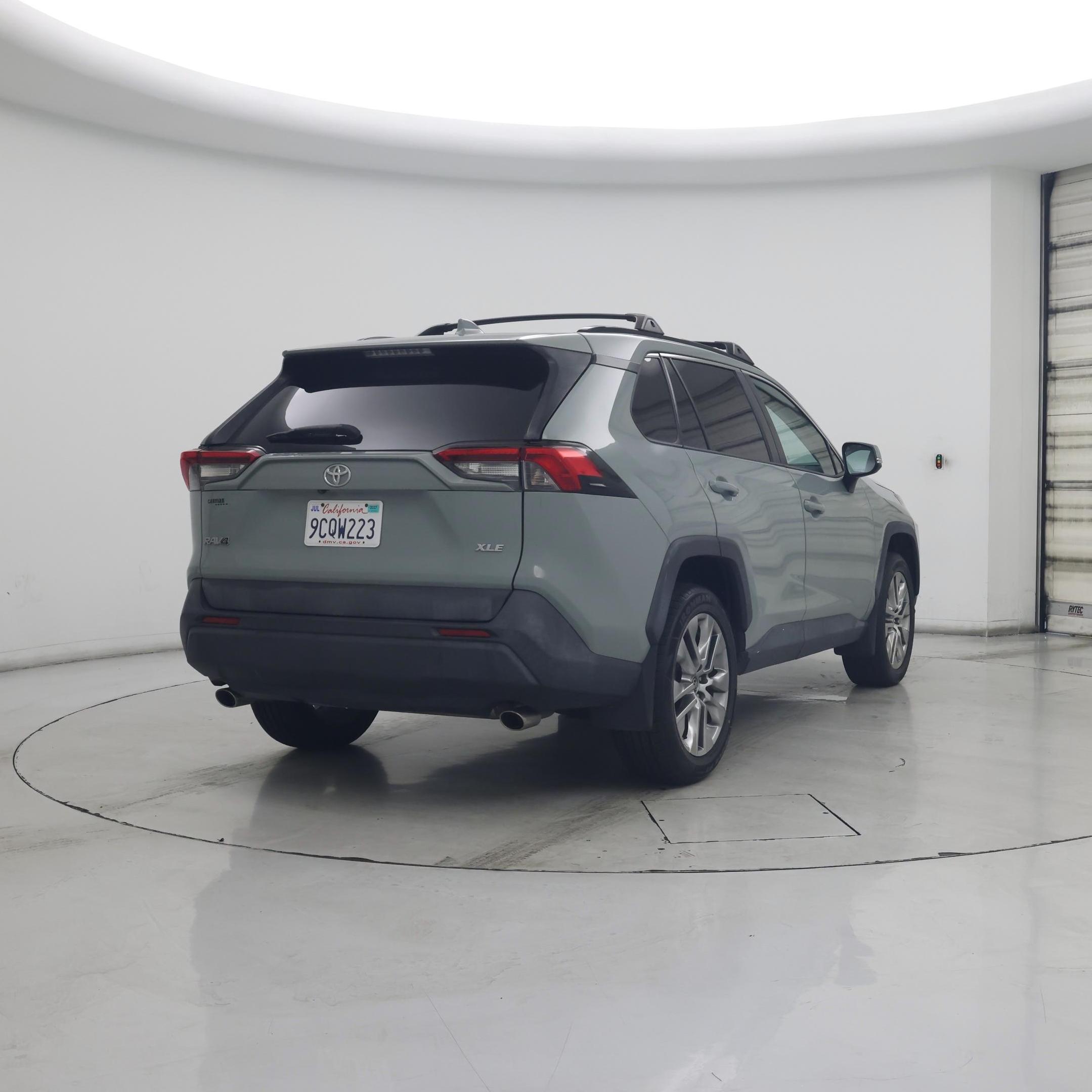 Thumbnail: 2019 Toyota RAV4 - 8