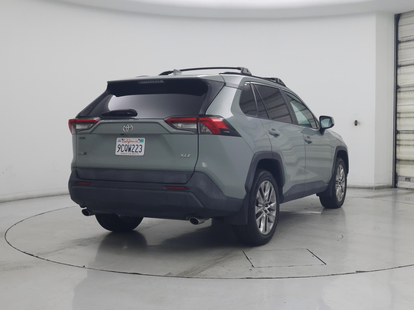 2019 Toyota RAV4 XLE Premium - Photo 9