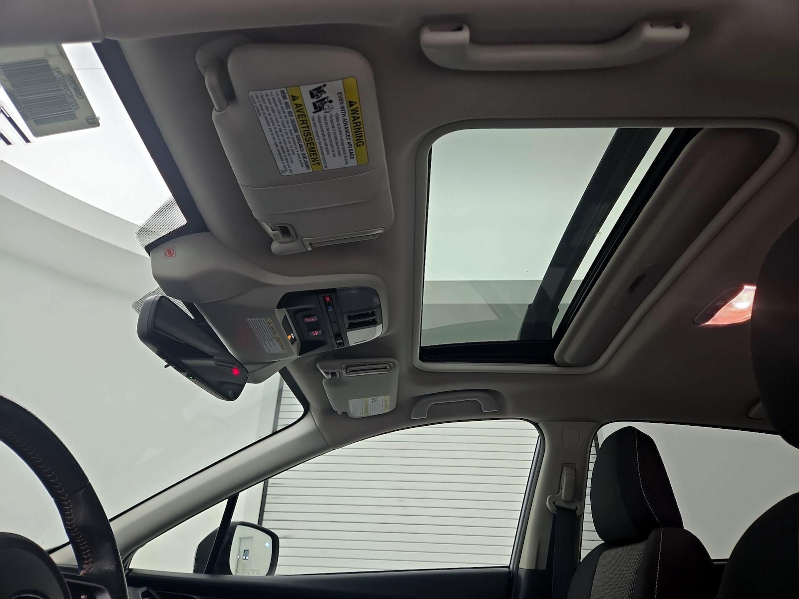Sunroof(s) & Overhead Airbags
