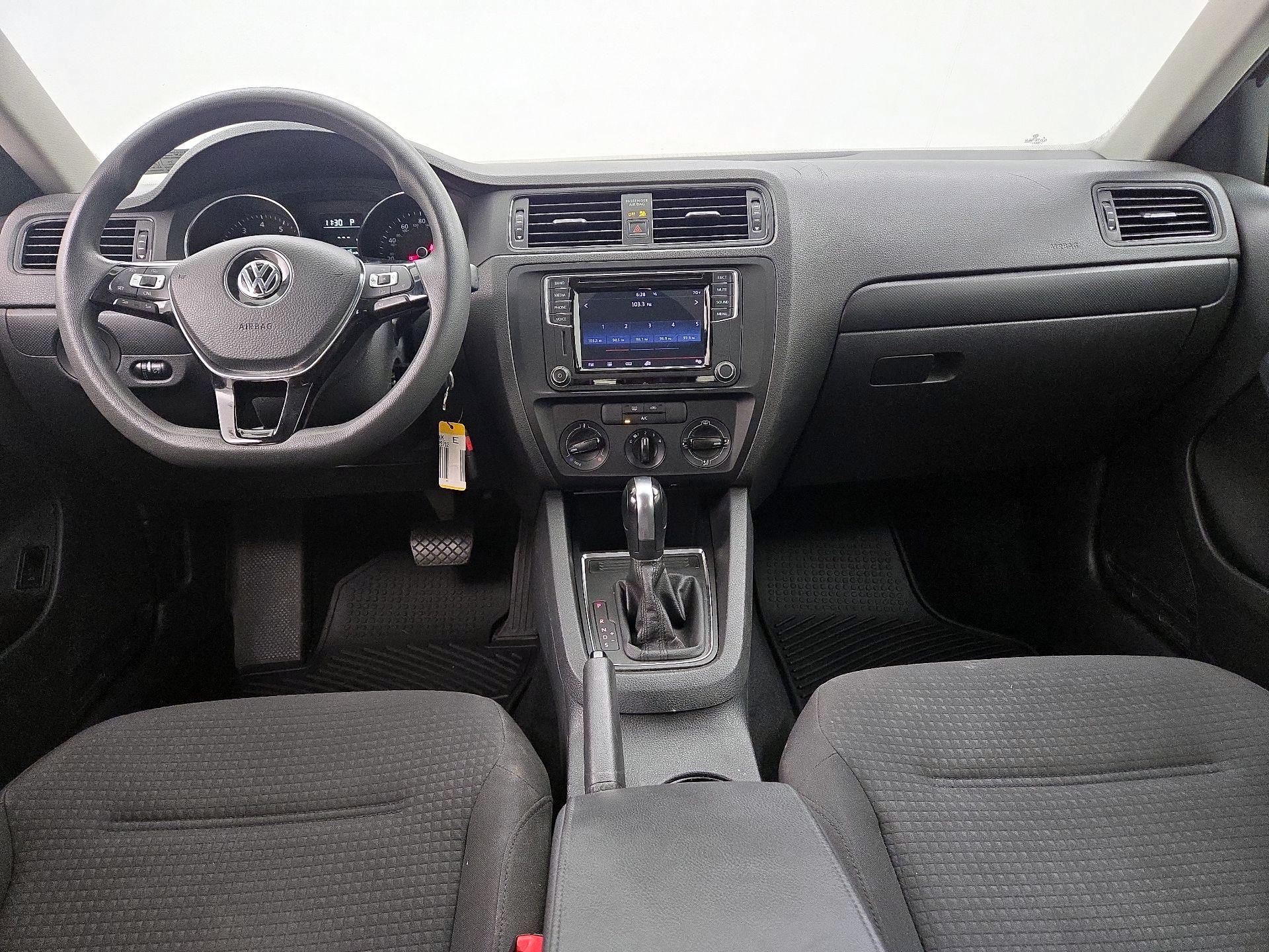 Thumbnail: 2016 Volkswagen Jetta - 9