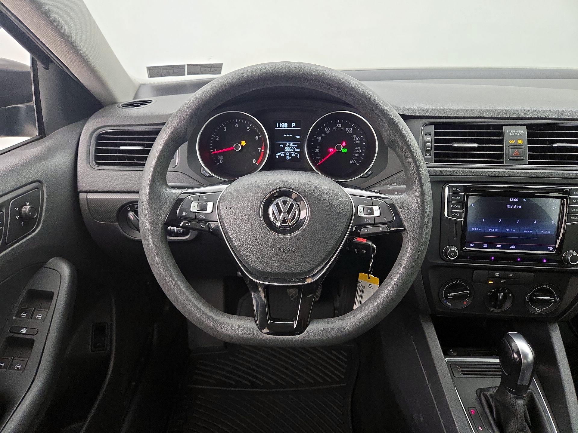 Thumbnail: 2016 Volkswagen Jetta - 10