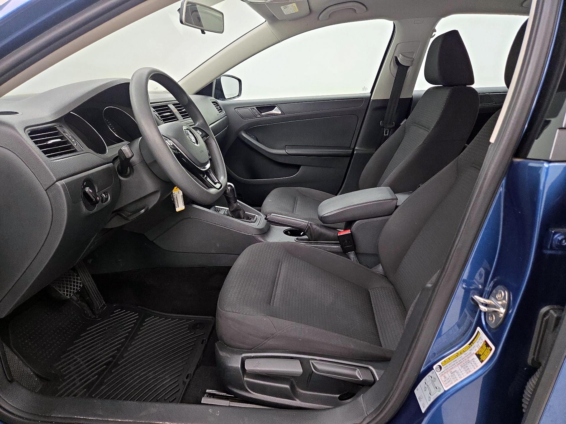 Thumbnail: 2016 Volkswagen Jetta - 11