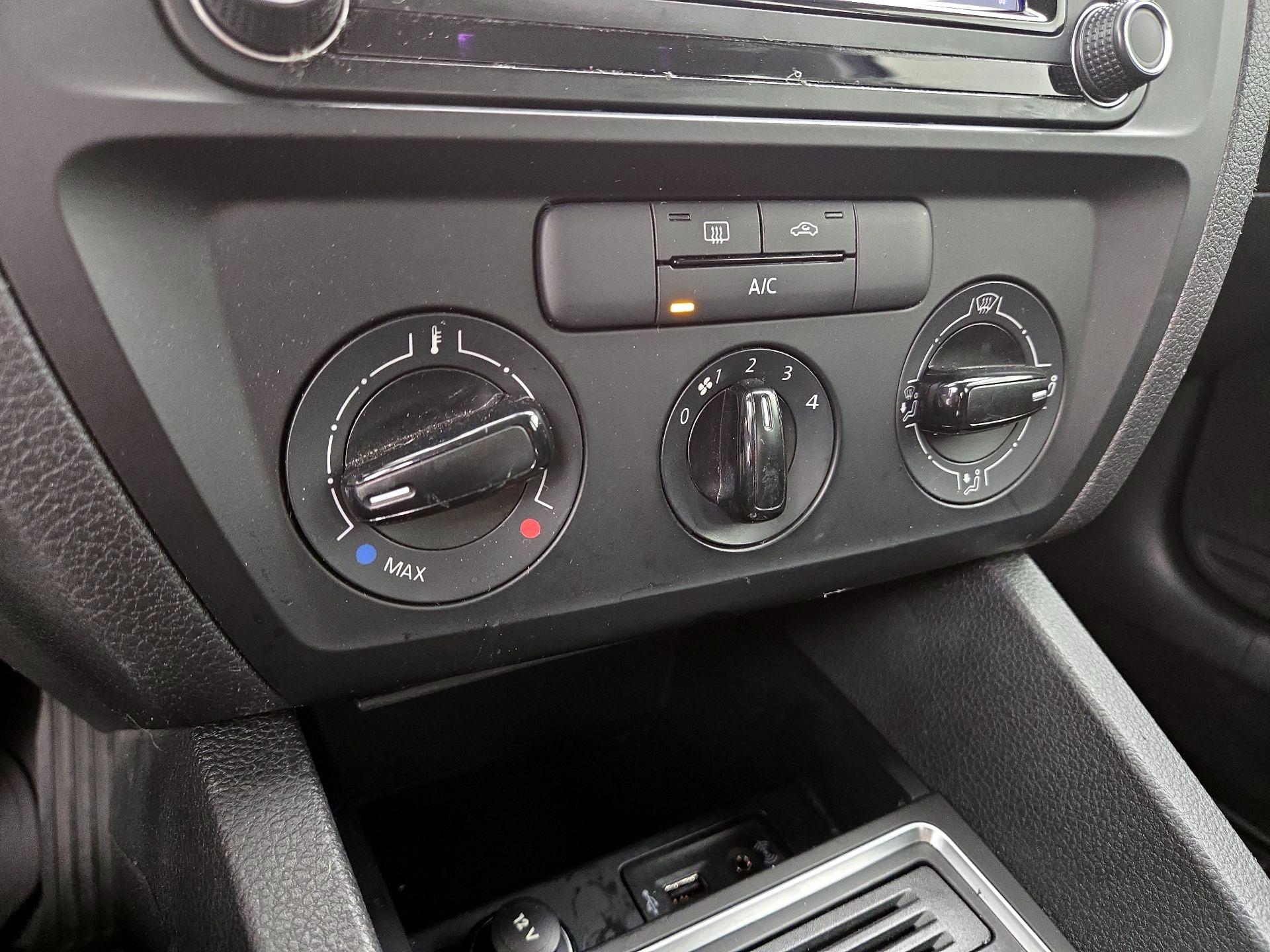 Thumbnail: 2016 Volkswagen Jetta - 16