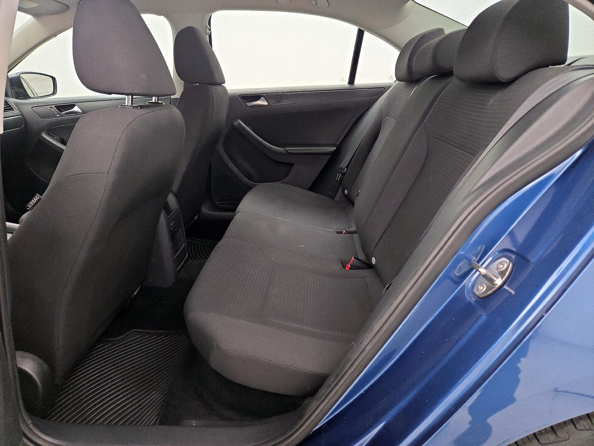 Thumbnail: 2016 Volkswagen Jetta - 18