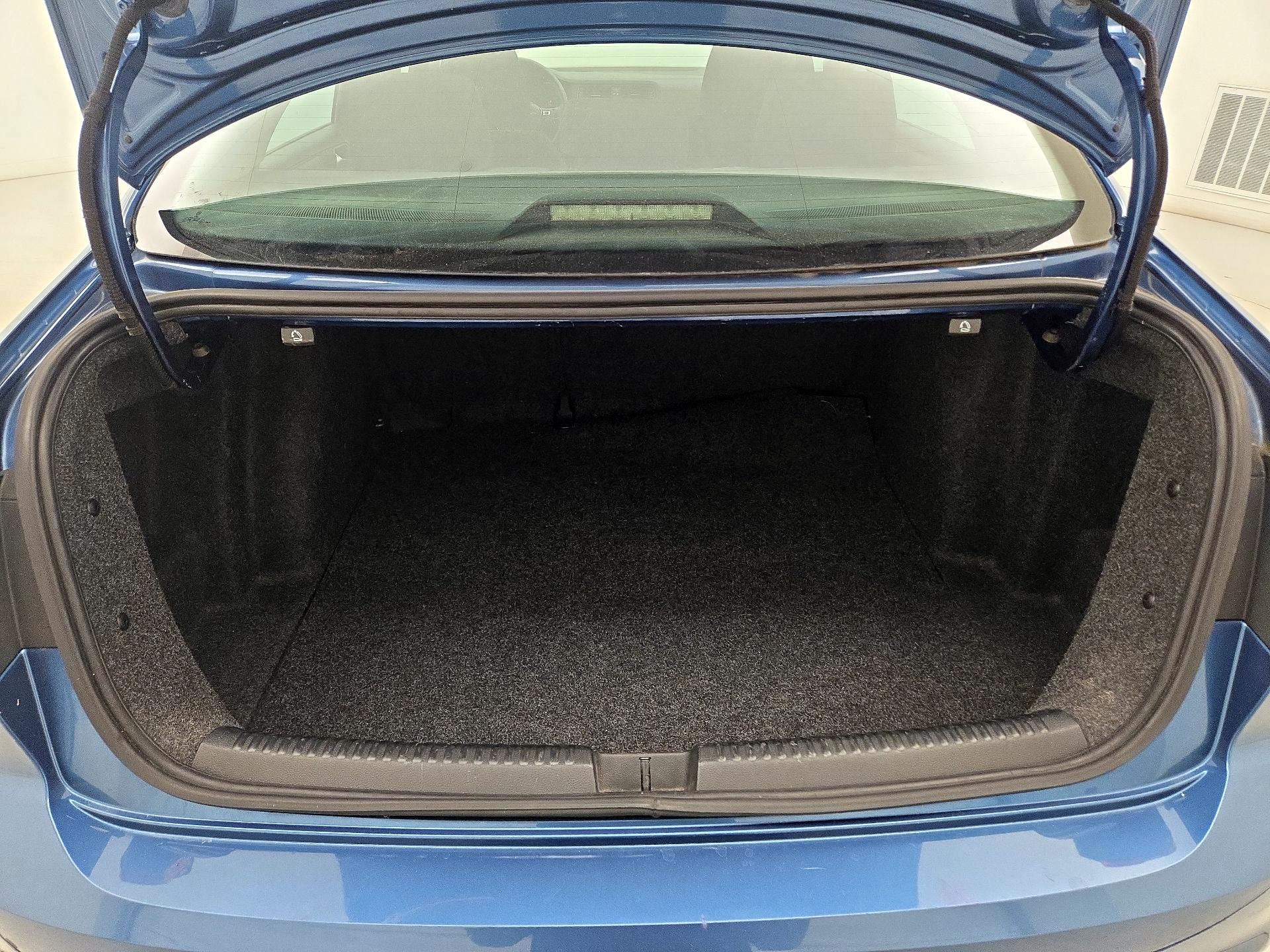 Thumbnail: 2016 Volkswagen Jetta - 19
