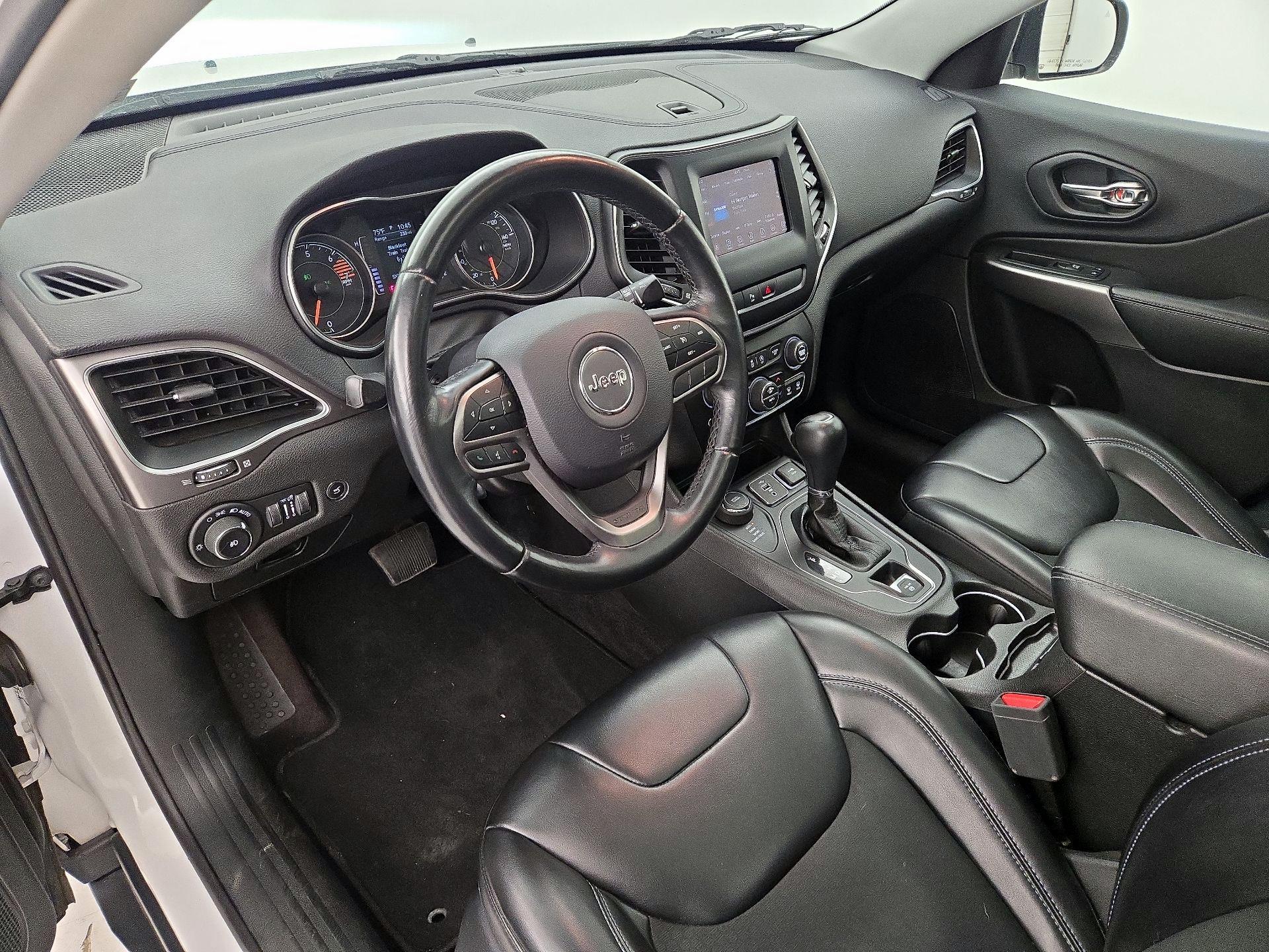 Thumbnail: 2019 Jeep Cherokee - 11