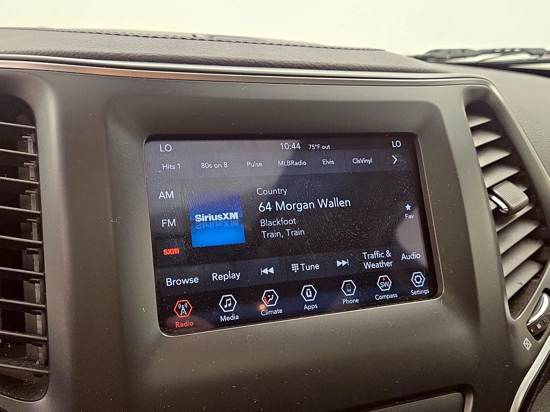 Thumbnail: 2019 Jeep Cherokee - 15