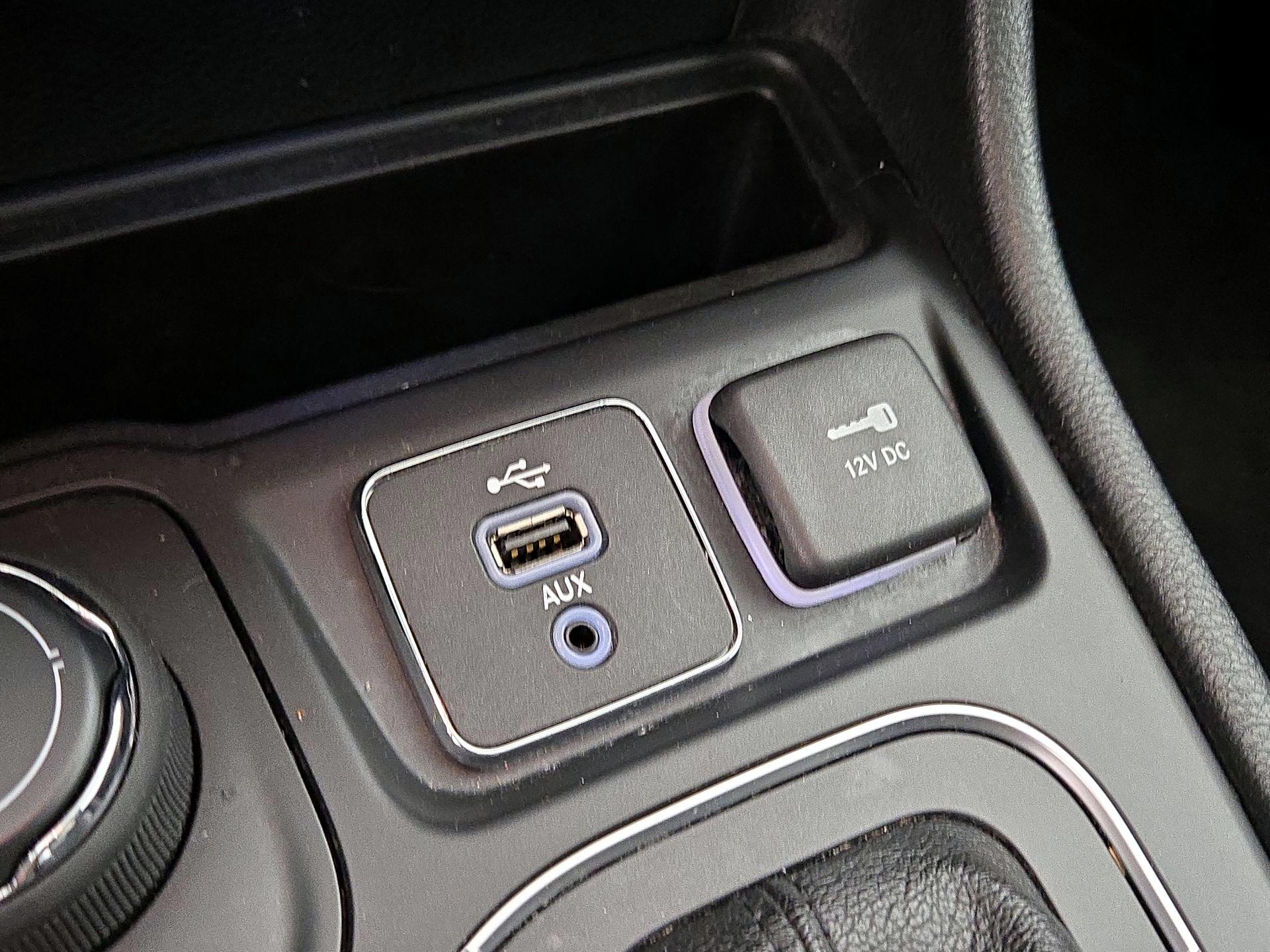 Thumbnail: 2019 Jeep Cherokee - 18