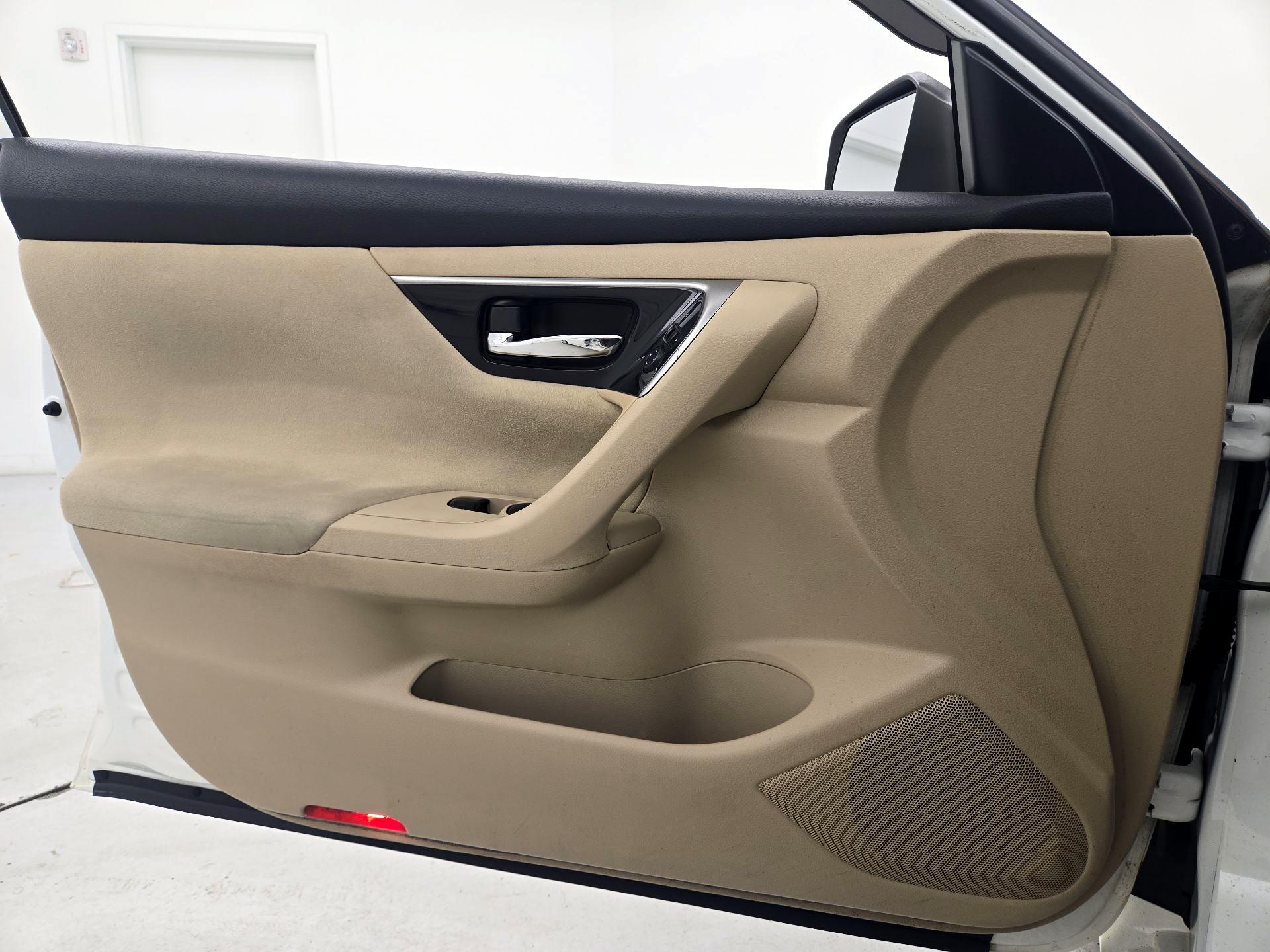 Thumbnail: 2014 Nissan Altima - 12