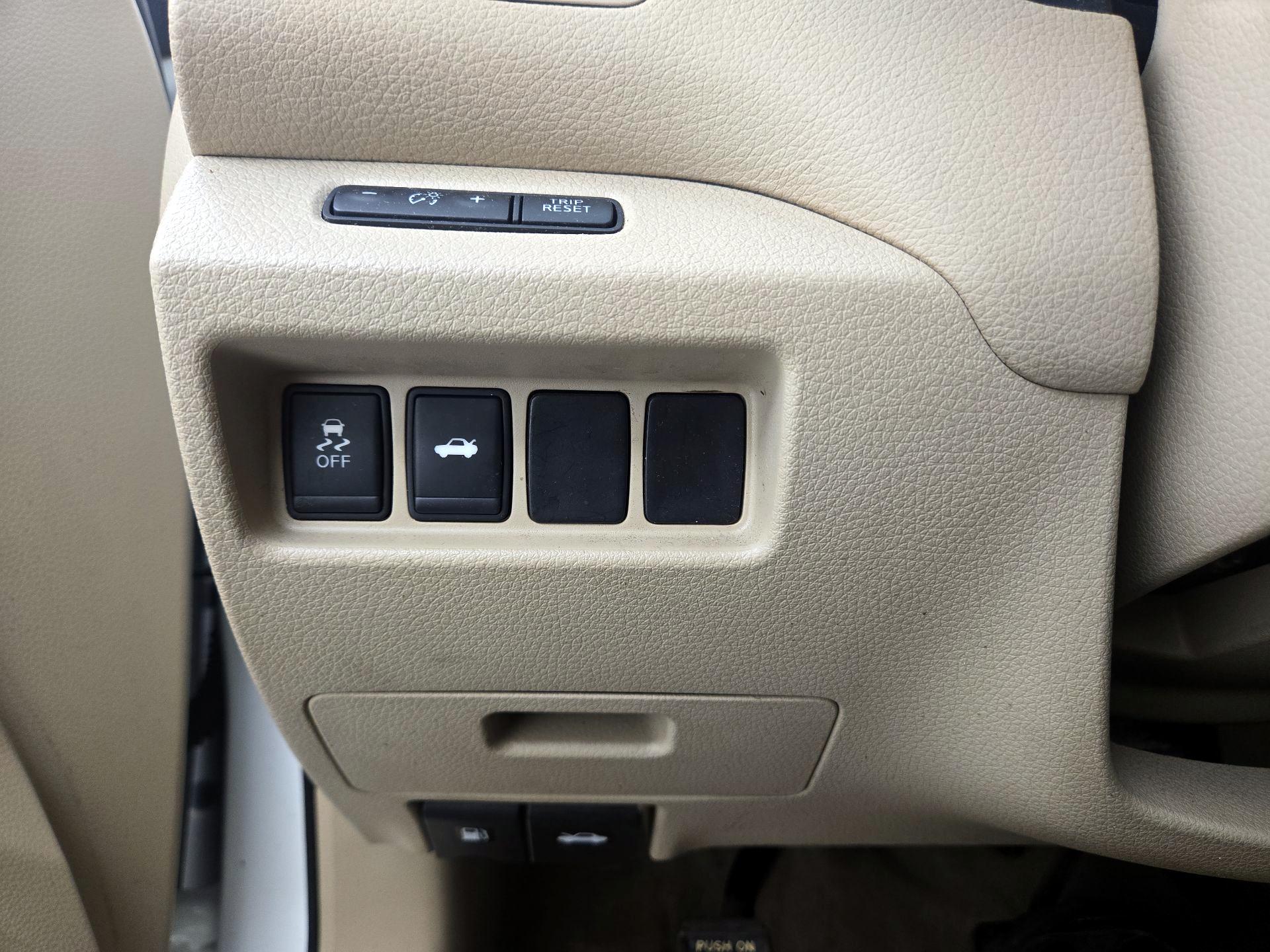Thumbnail: 2014 Nissan Altima - 13