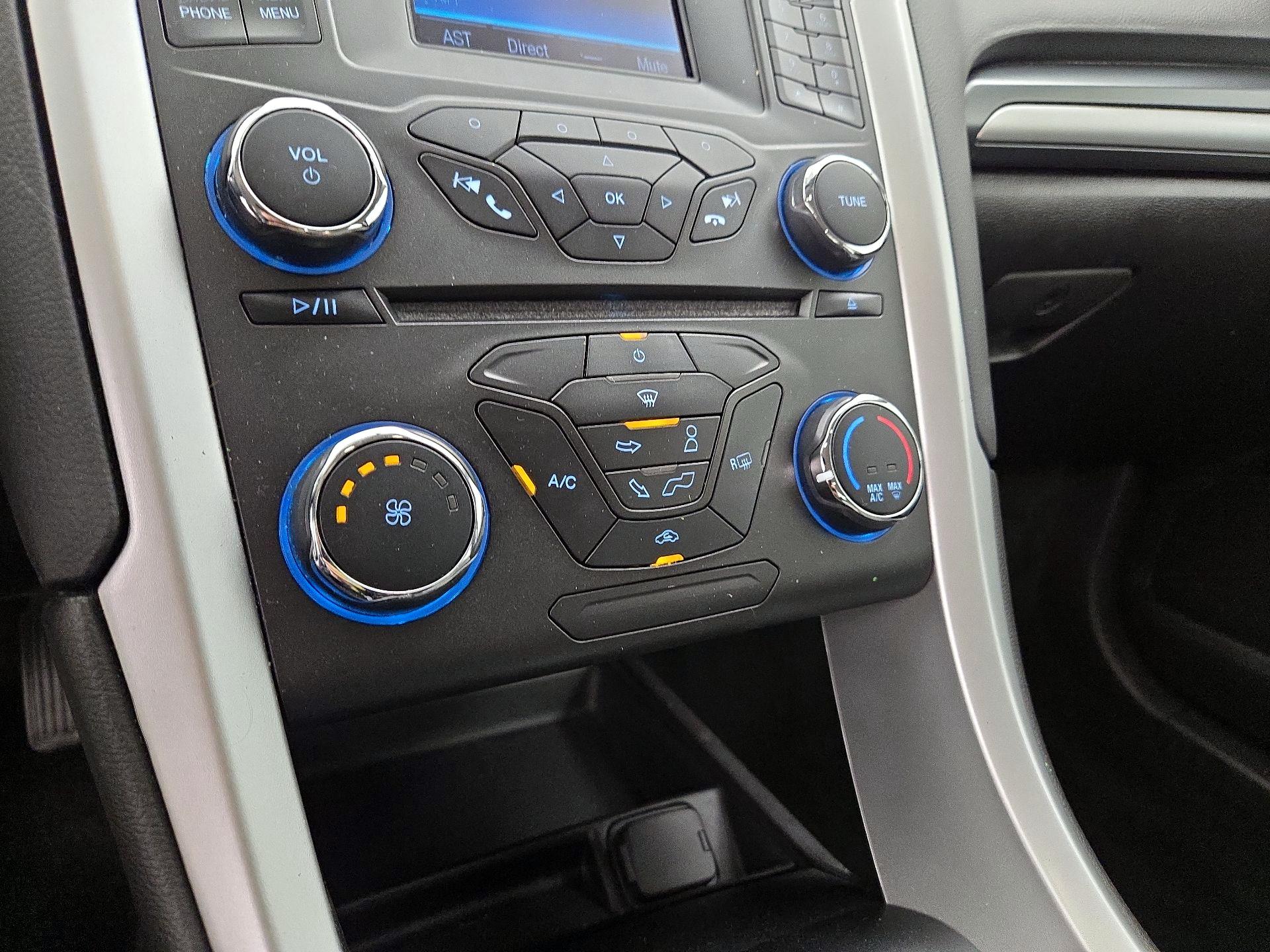 Thumbnail: 2015 Ford Fusion - 16