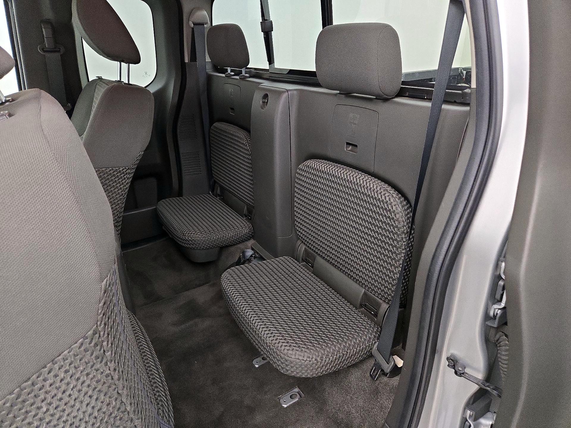 Thumbnail: 2015 Nissan Frontier - 18