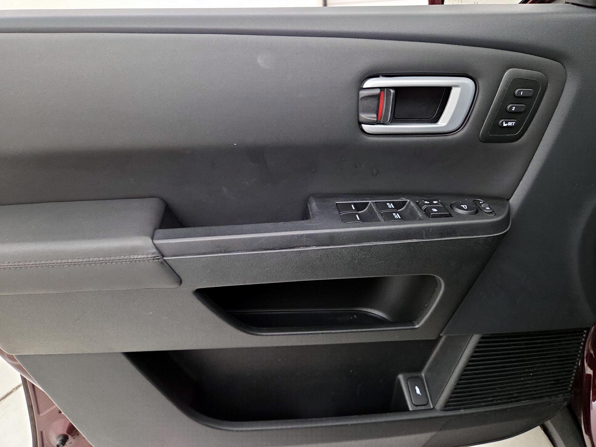 Thumbnail: 2015 Honda Pilot - 12