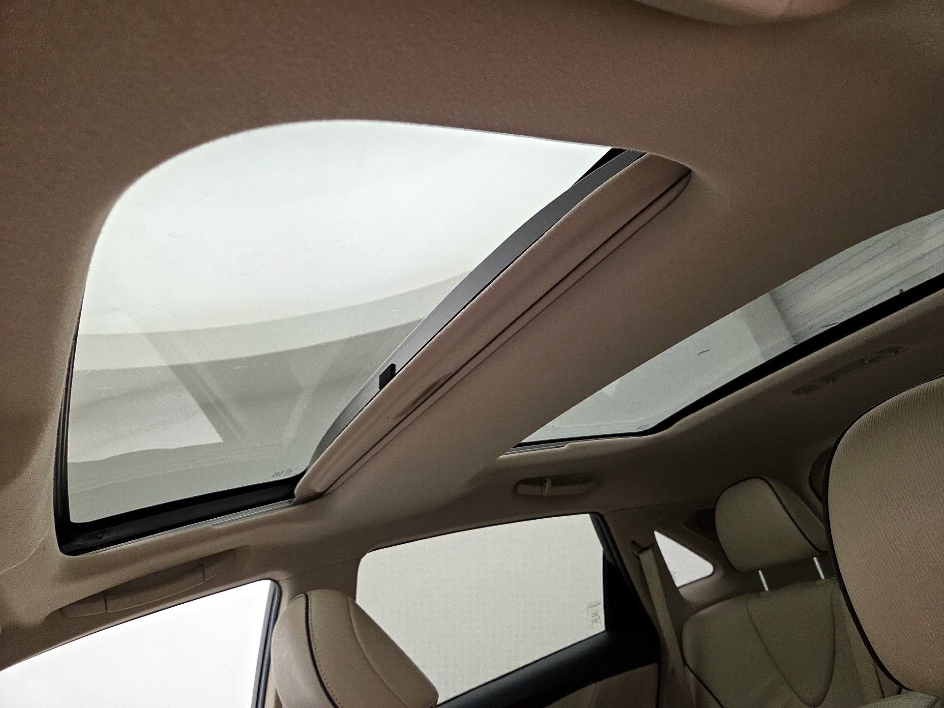 Thumbnail: 2014 Toyota Venza - 18