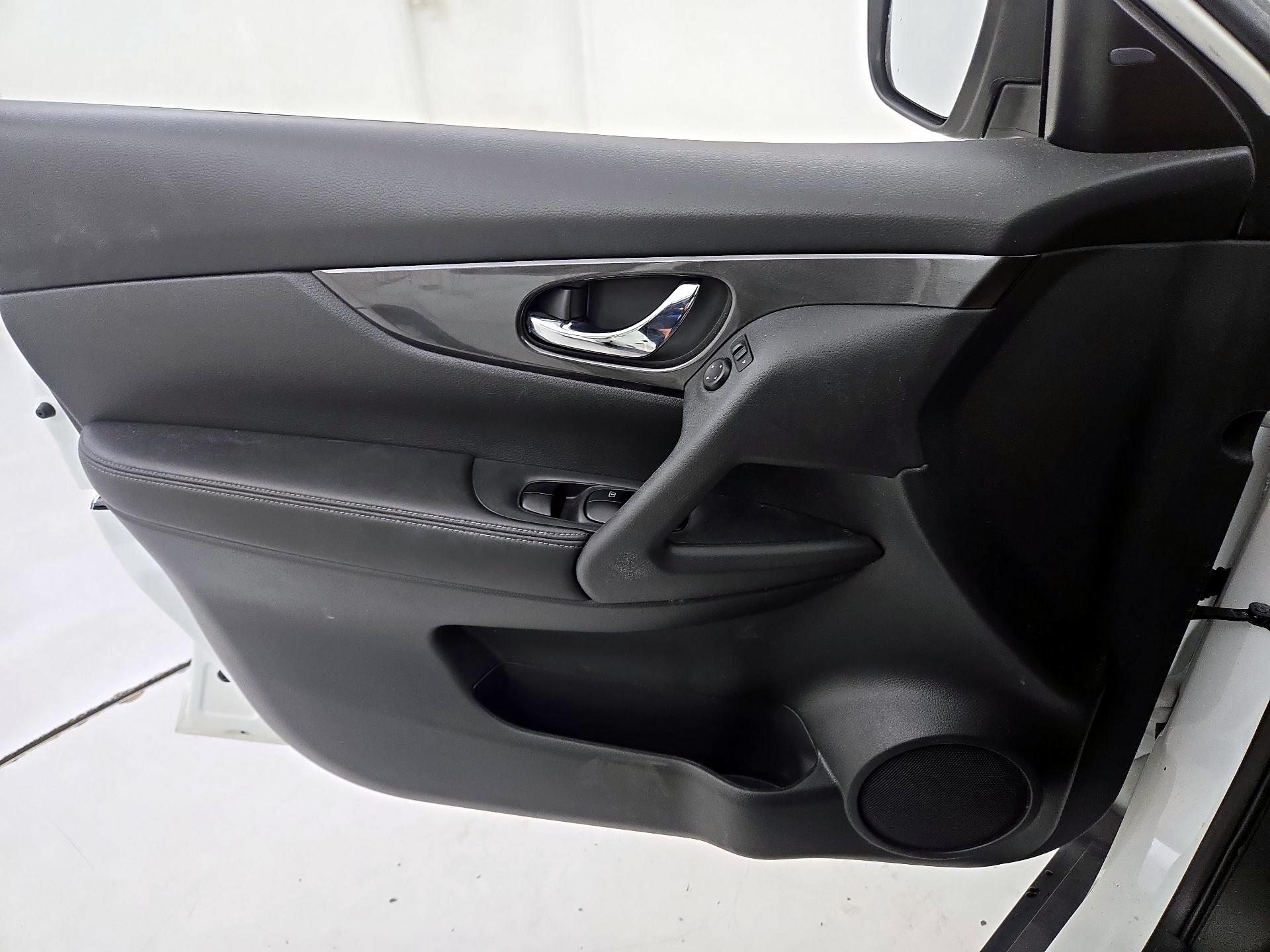 Thumbnail: 2017 Nissan Rogue - 12
