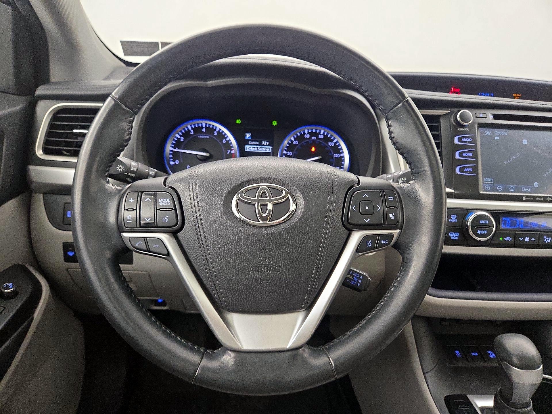 Thumbnail: 2017 Toyota Highlander - 10