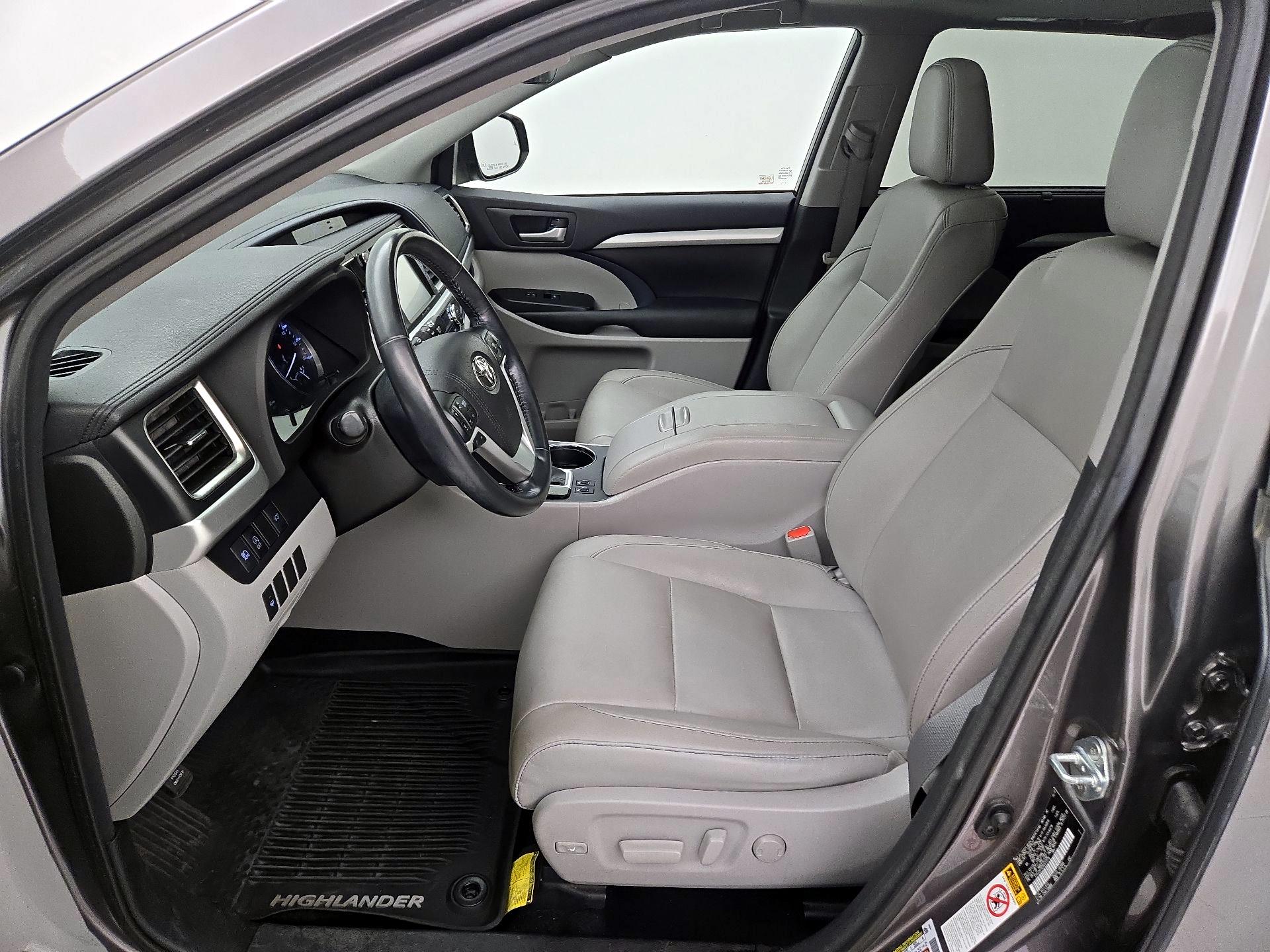 Thumbnail: 2017 Toyota Highlander - 11