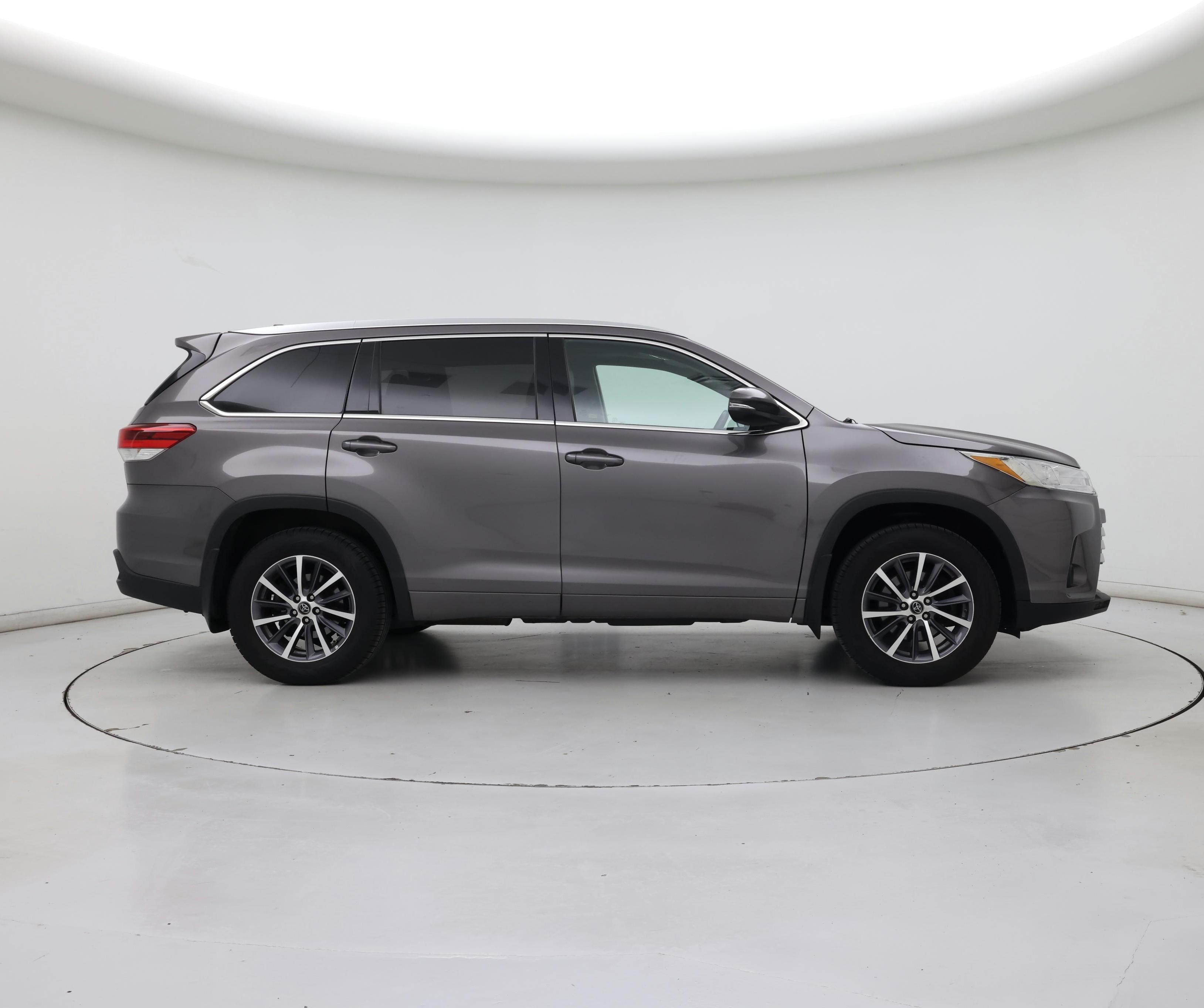 Thumbnail: 2017 Toyota Highlander - 7