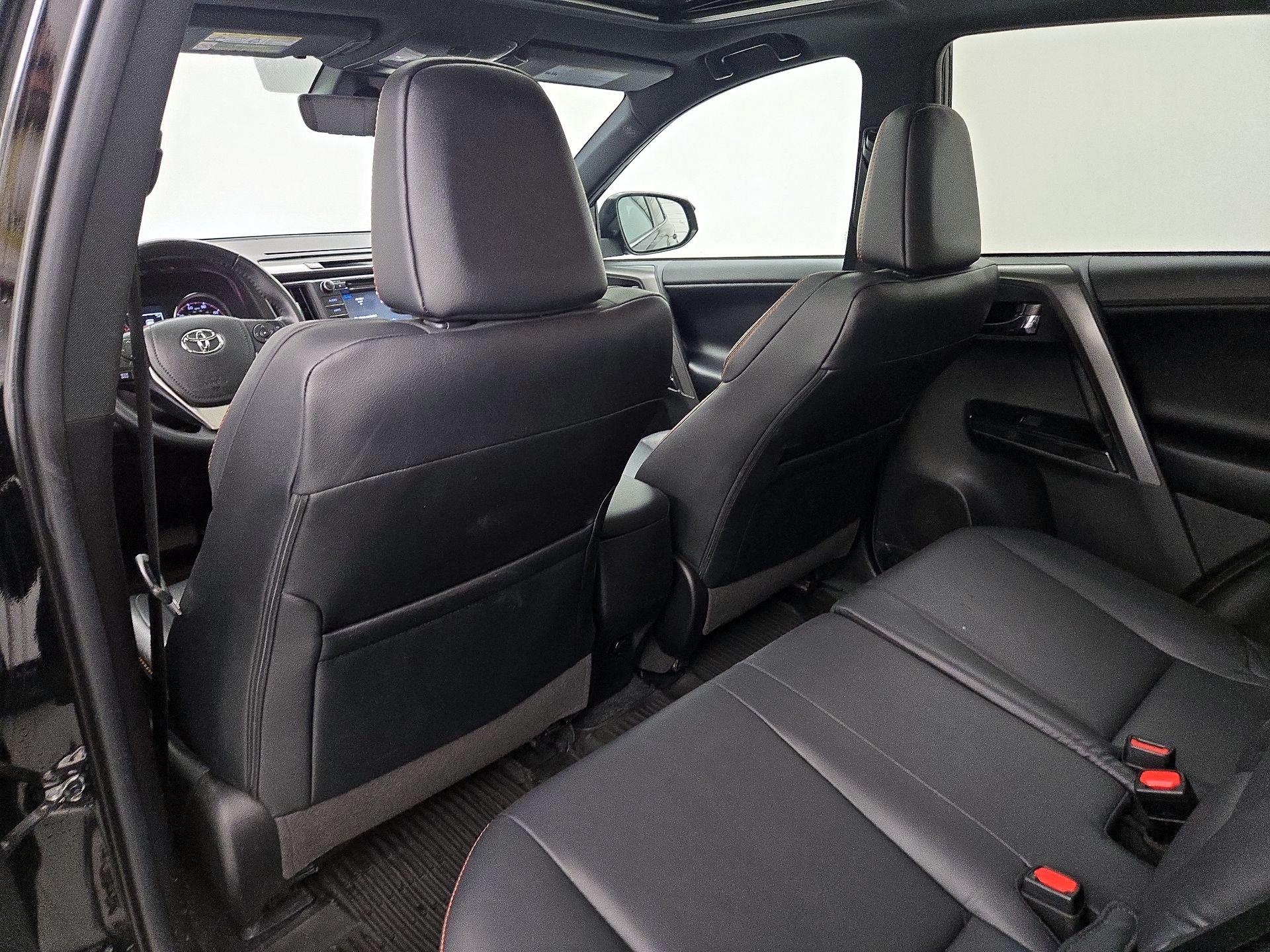 Thumbnail: 2018 Toyota RAV4 - 20