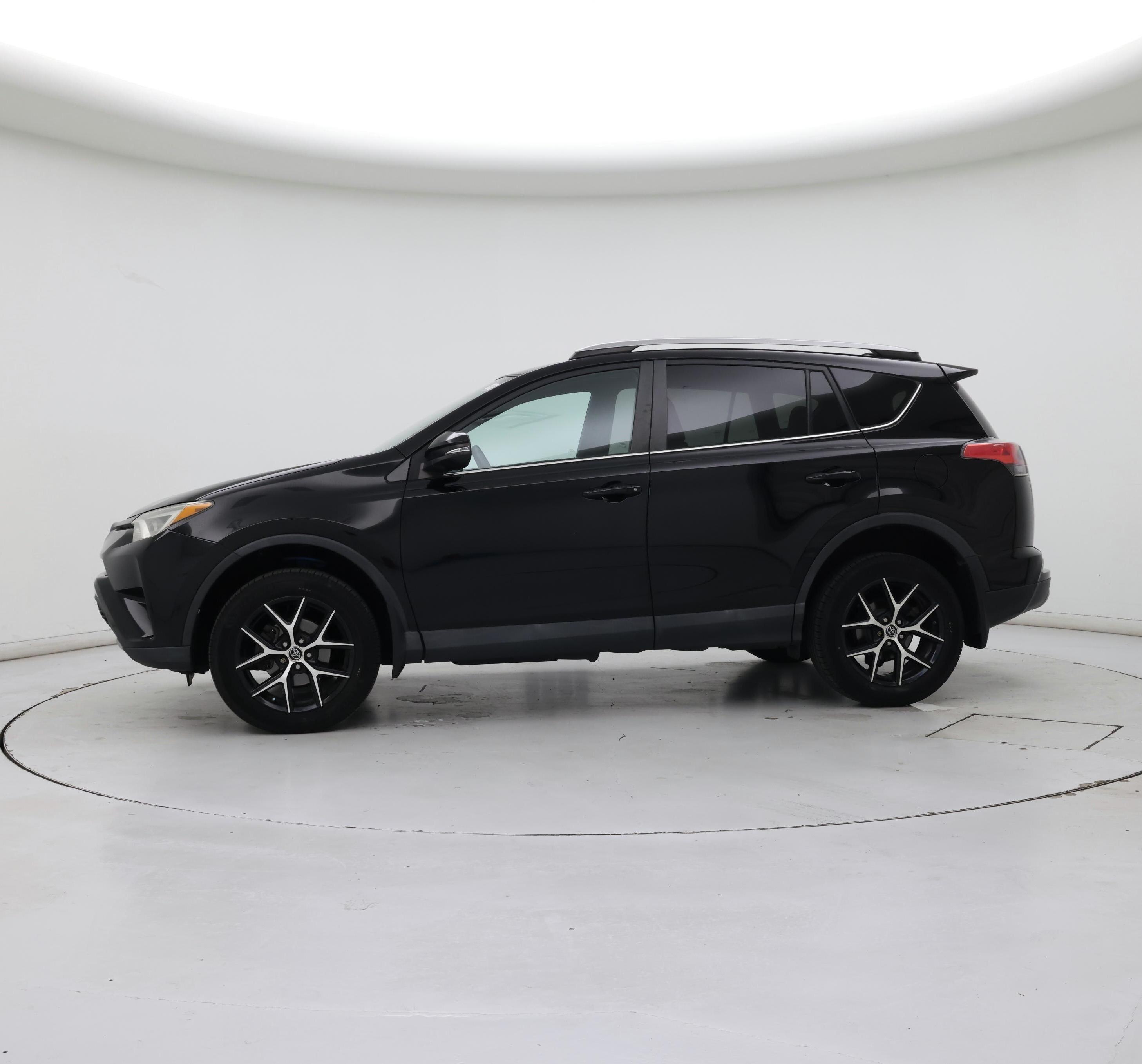 Thumbnail: 2018 Toyota RAV4 - 3