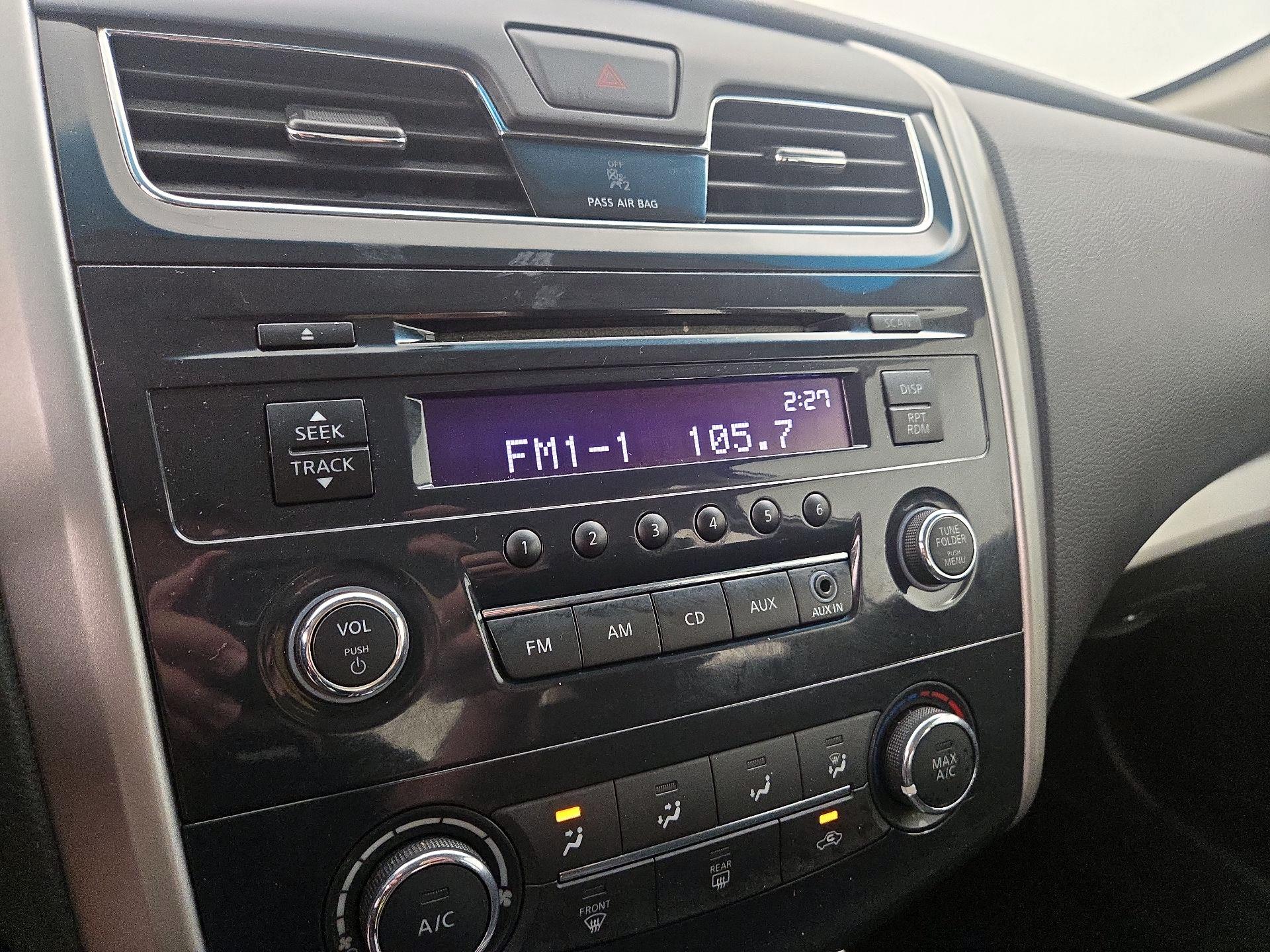 Thumbnail: 2015 Nissan Altima - 14