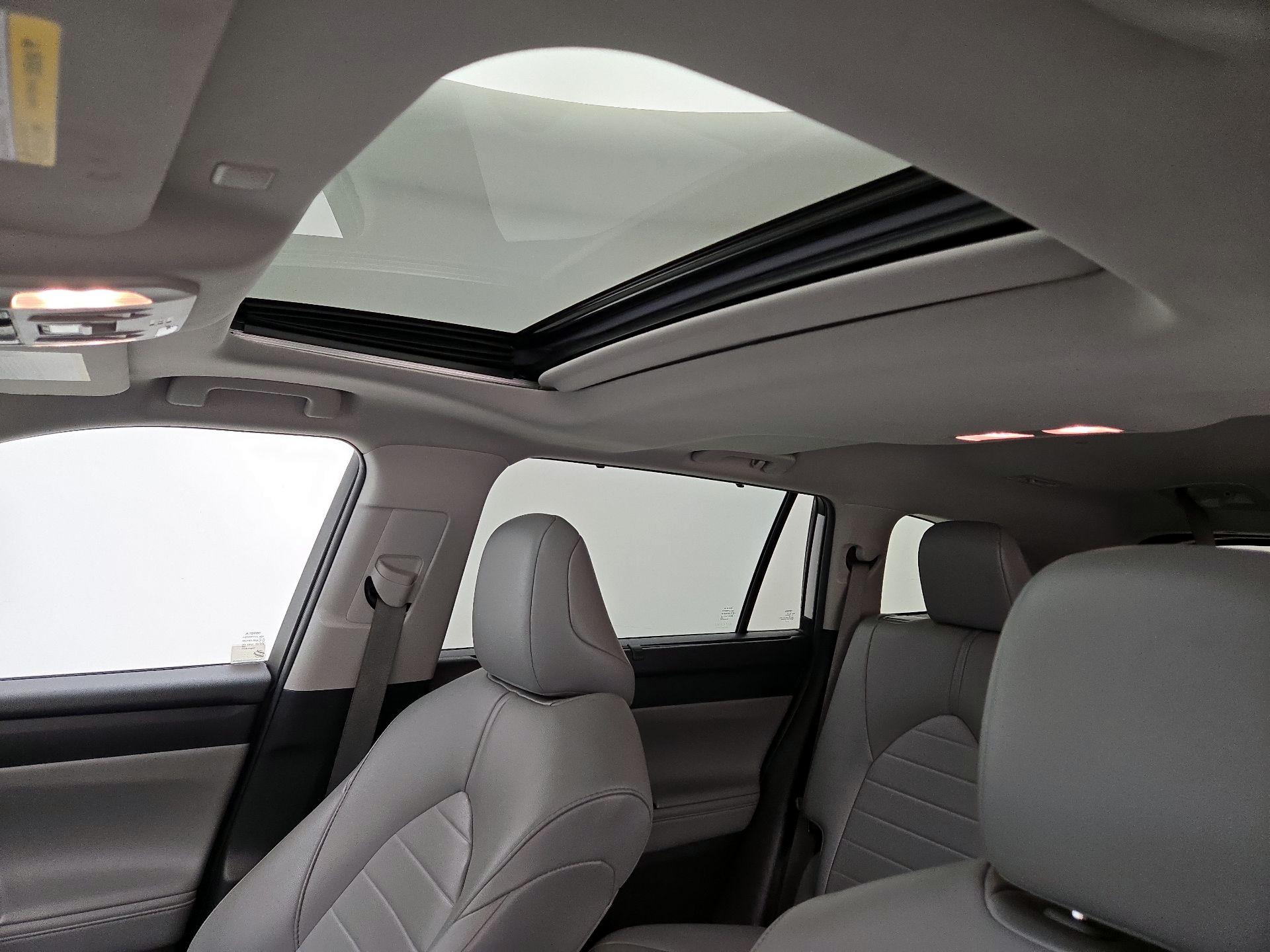 Thumbnail: 2021 Toyota Highlander - 20
