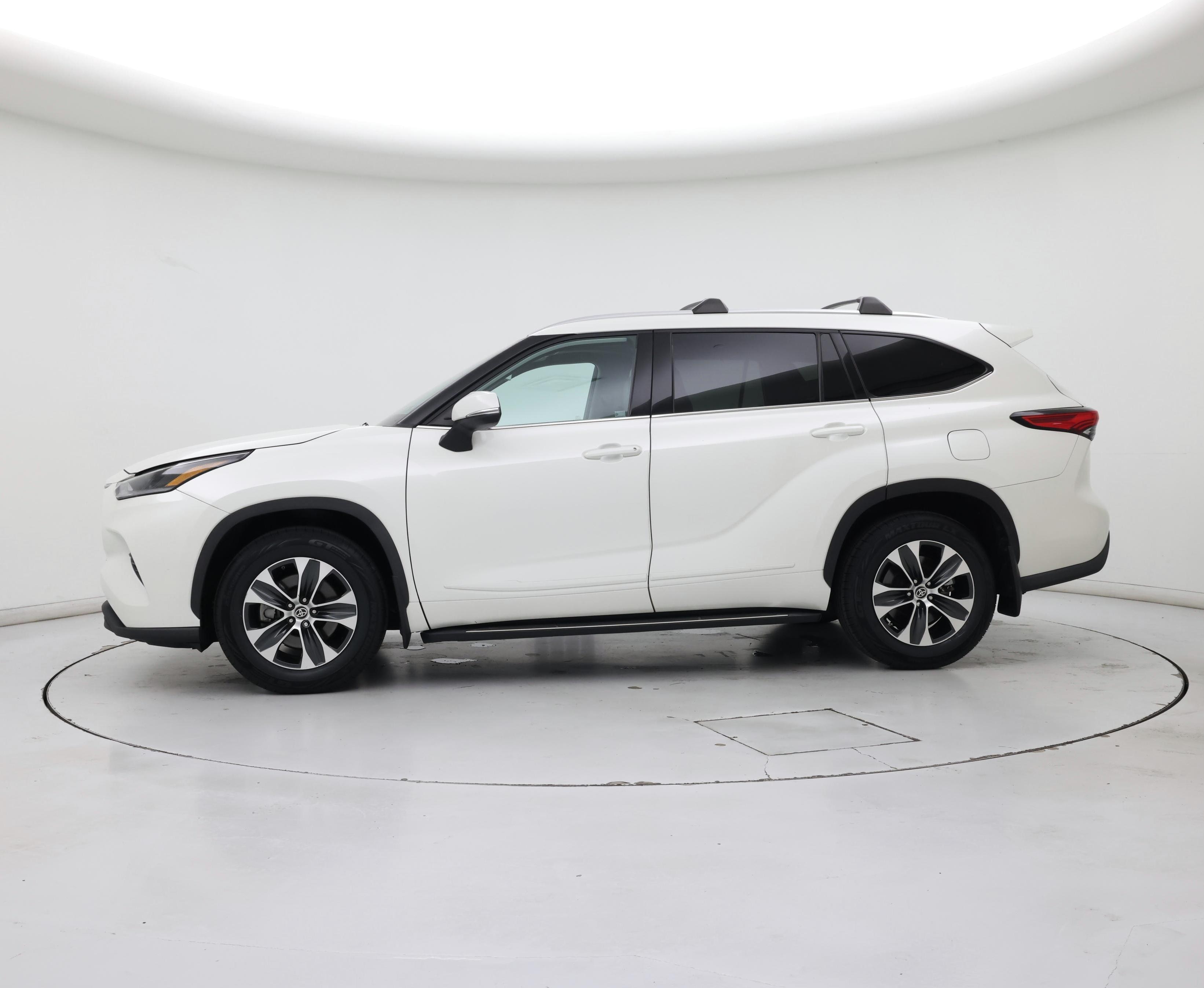 Thumbnail: 2021 Toyota Highlander - 3