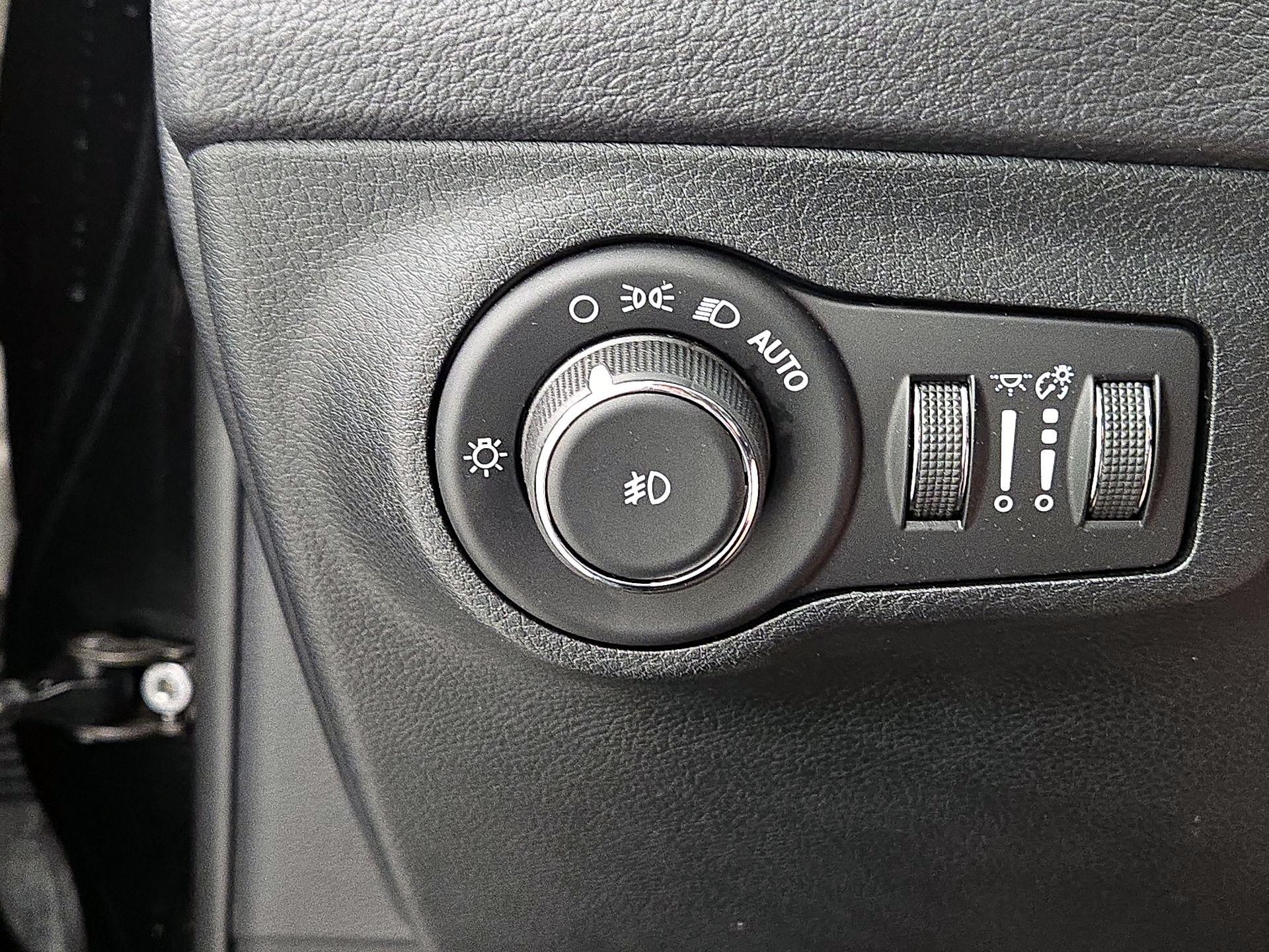 Thumbnail: 2018 Jeep Compass - 13