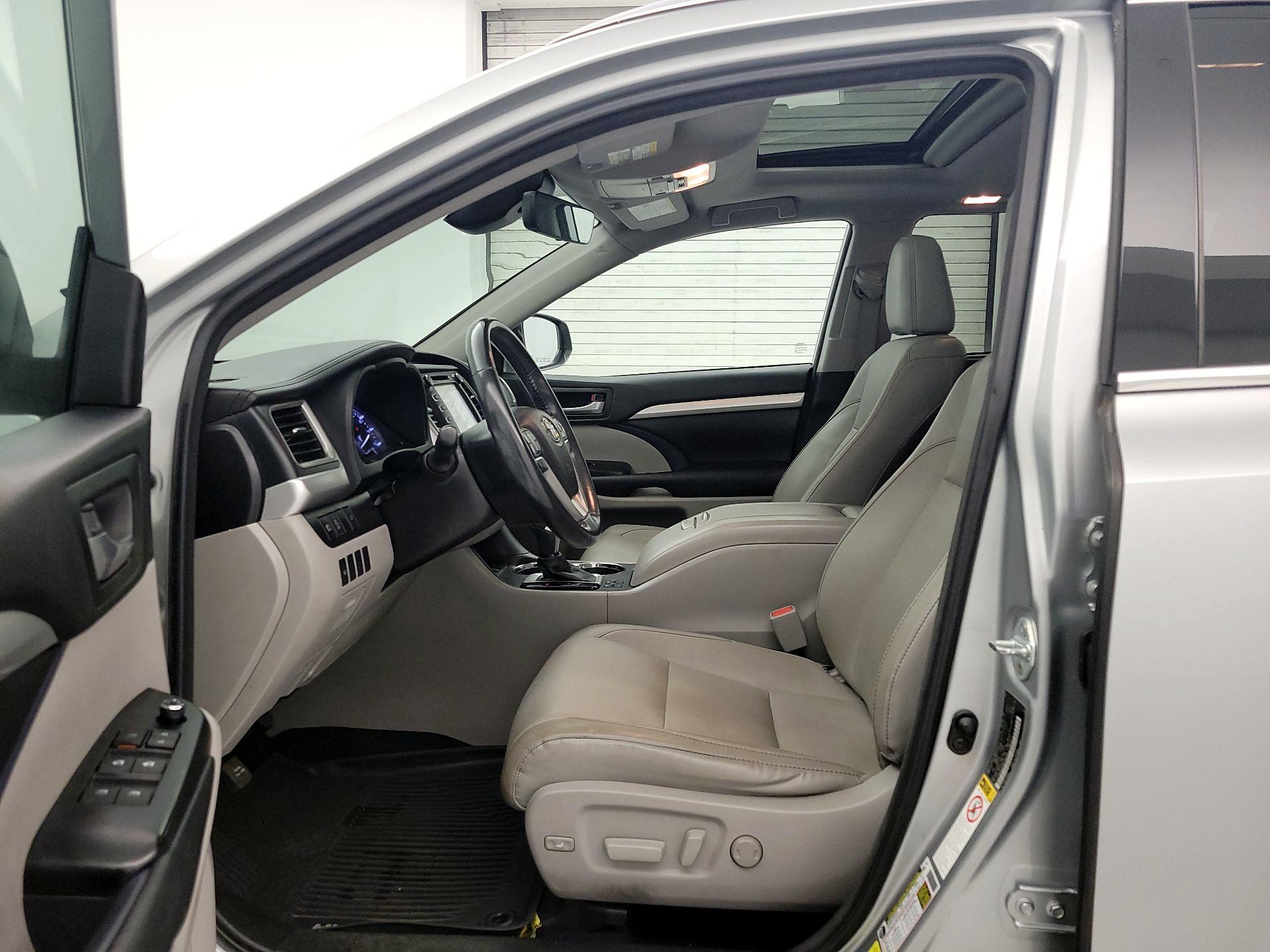 Thumbnail: 2018 Toyota Highlander - 11