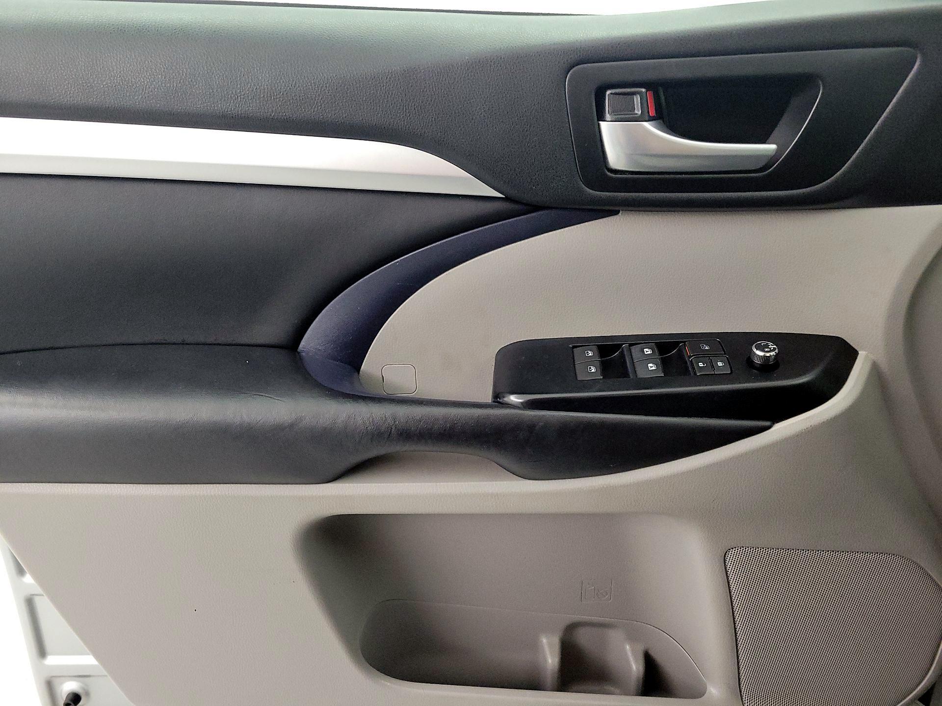 Thumbnail: 2018 Toyota Highlander - 12