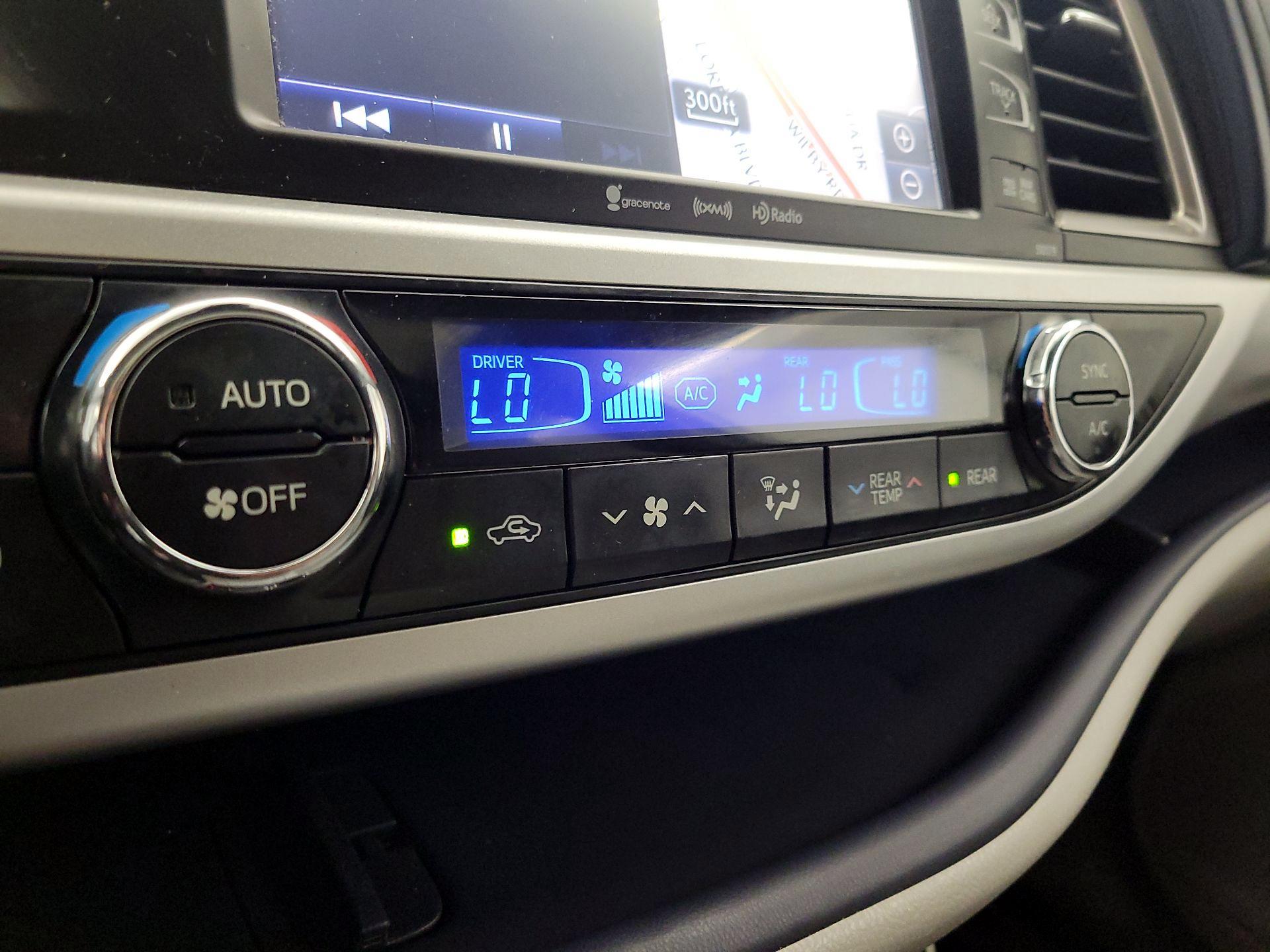 Thumbnail: 2018 Toyota Highlander - 17