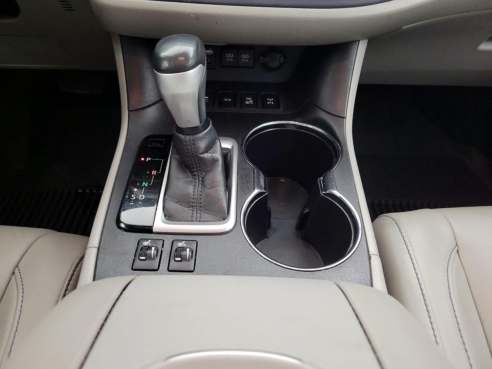 Thumbnail: 2018 Toyota Highlander - 18
