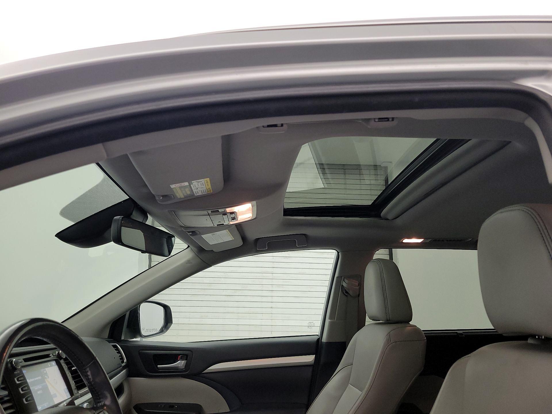 Thumbnail: 2018 Toyota Highlander - 20