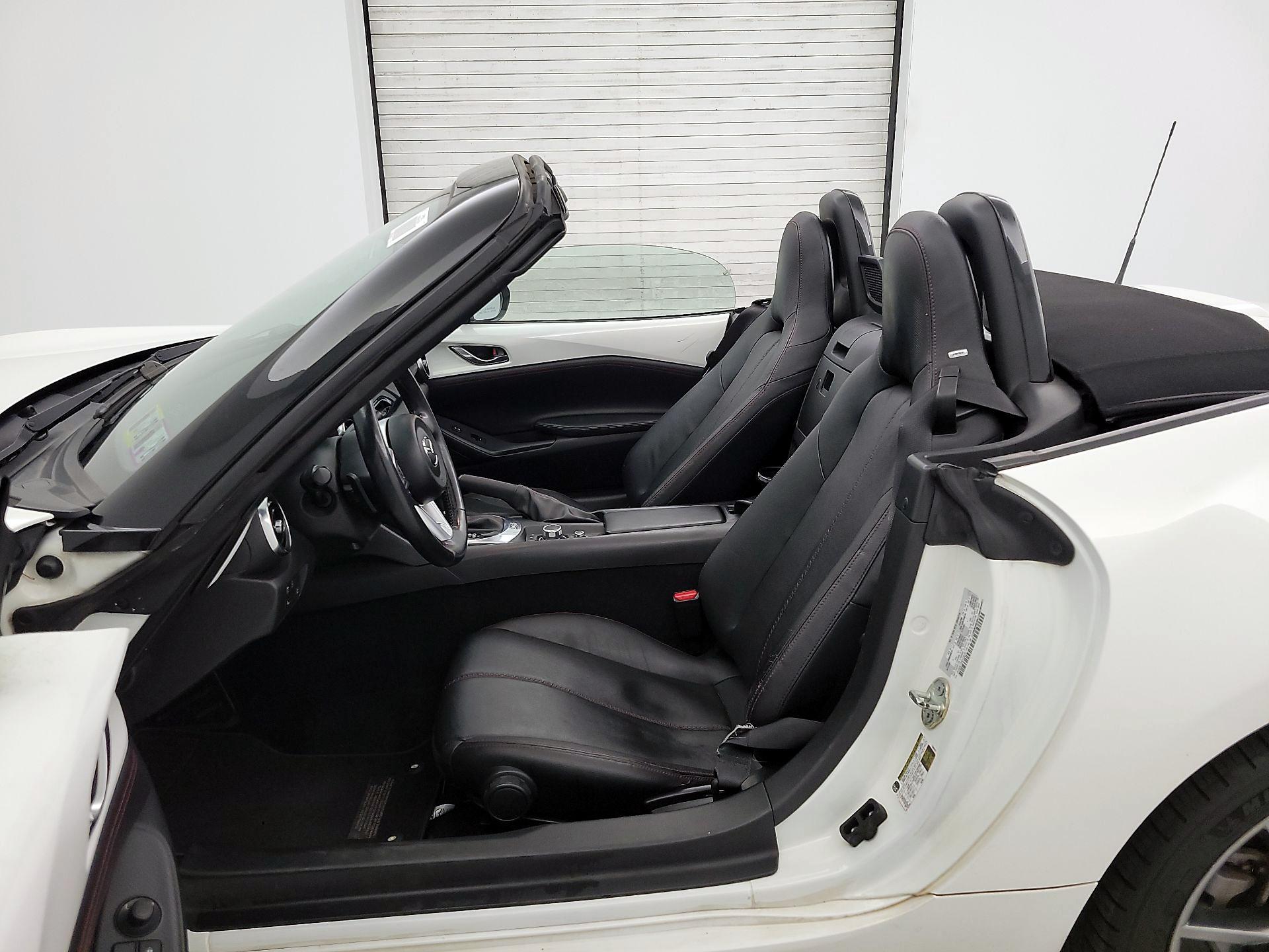 Thumbnail: 2017 Mazda MX-5 Miata - 11