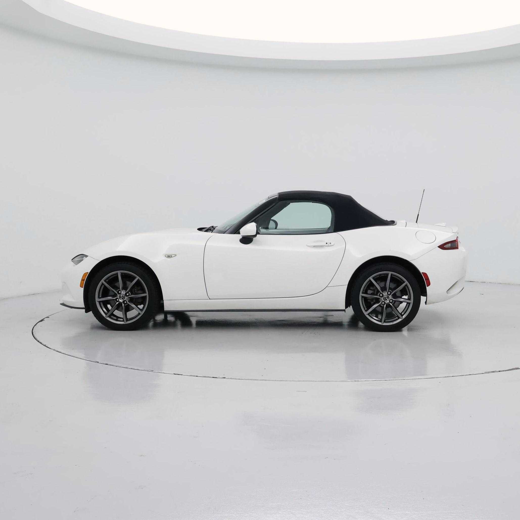 Thumbnail: 2017 Mazda MX-5 Miata - 3