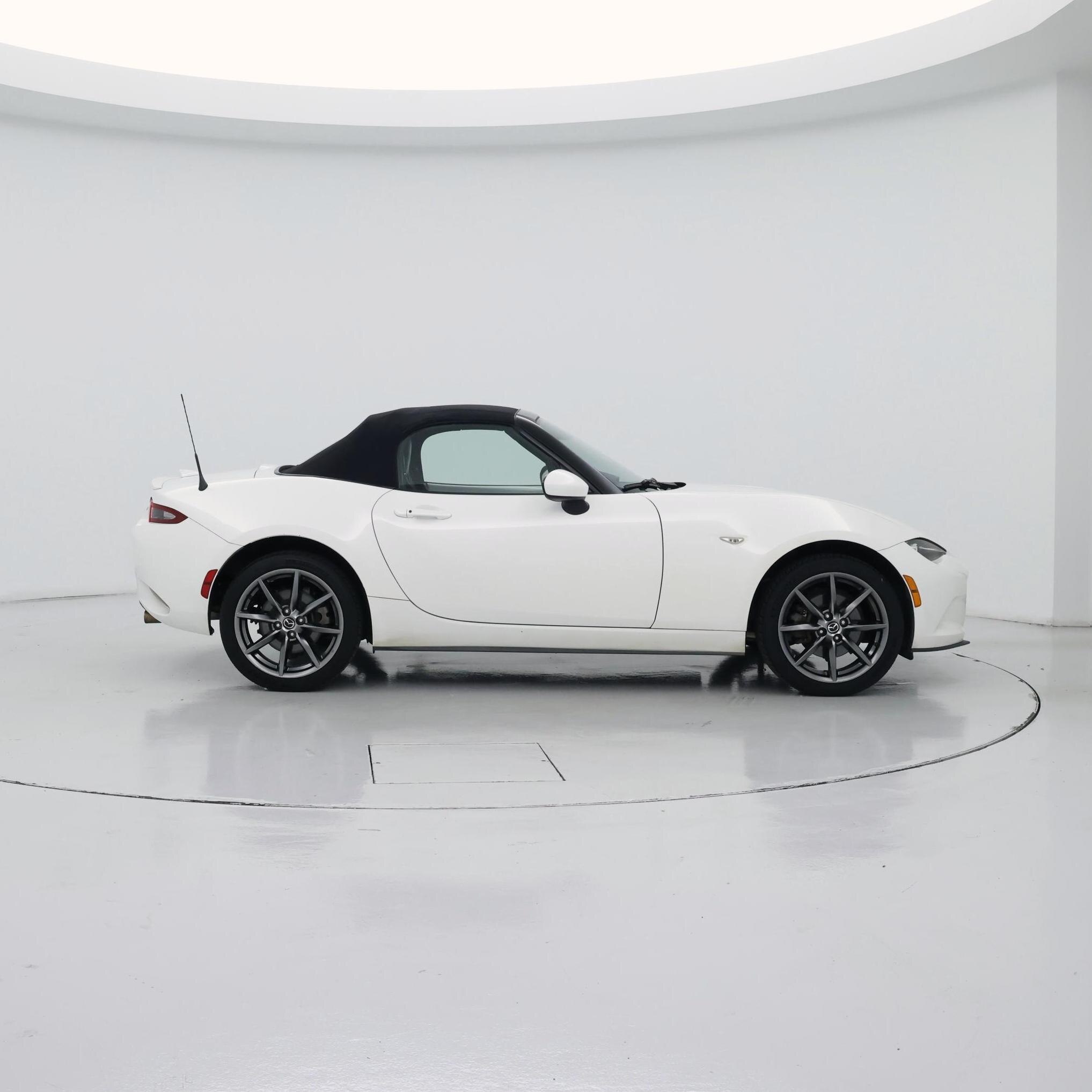 Thumbnail: 2017 Mazda MX-5 Miata - 7