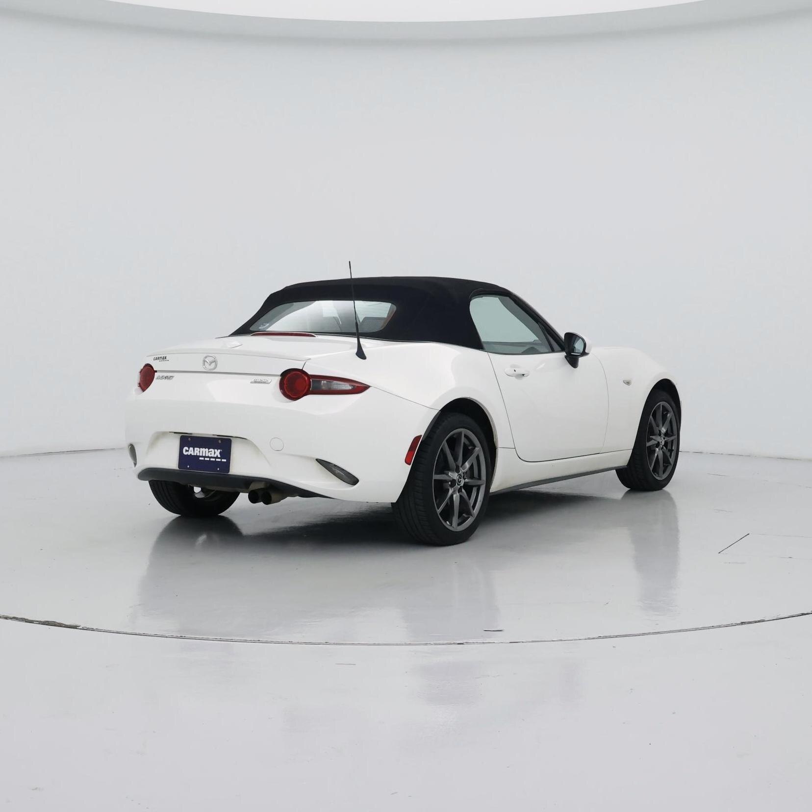 Thumbnail: 2017 Mazda MX-5 Miata - 8