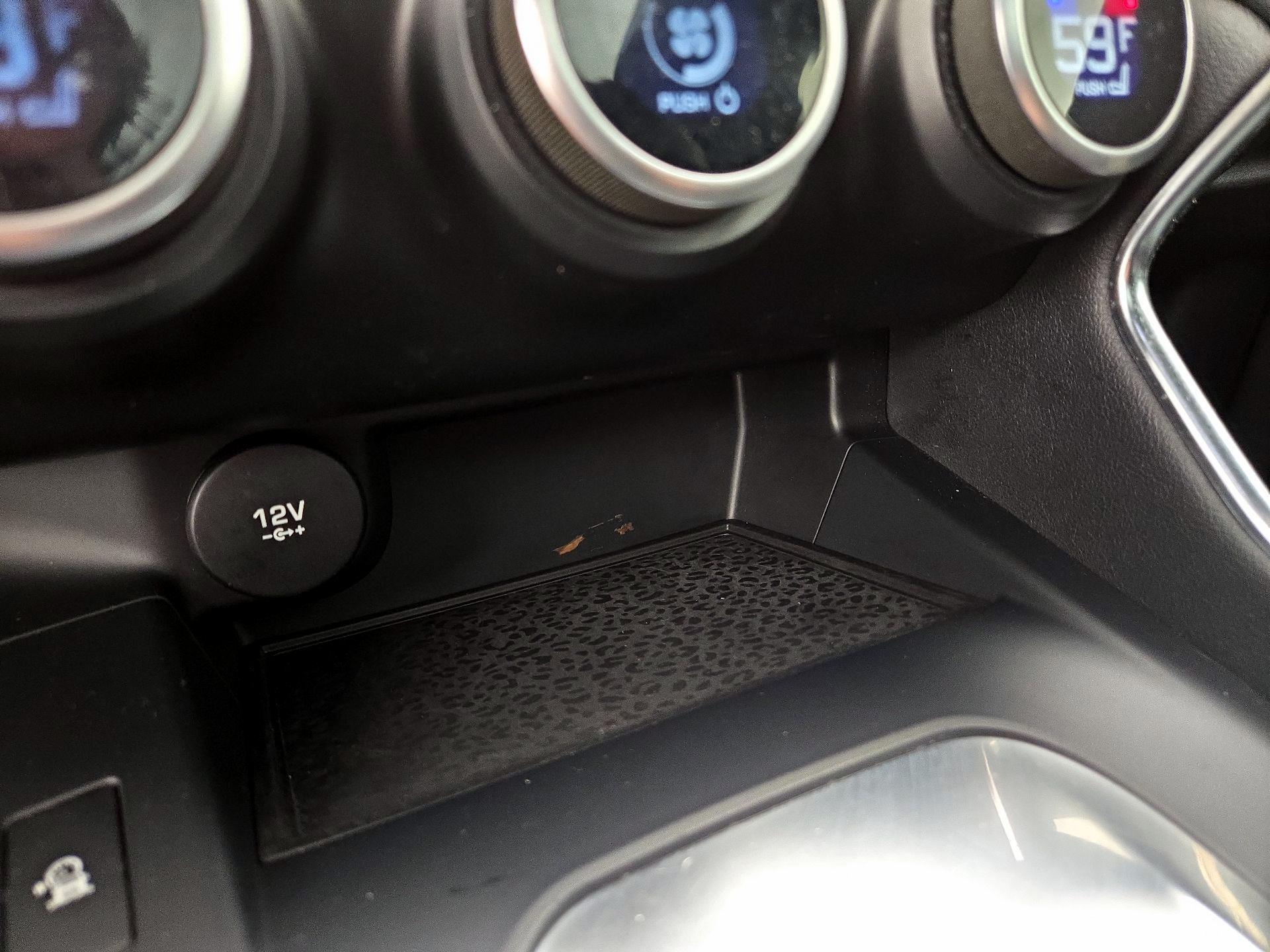 Thumbnail: 2020 Jaguar E-Pace - 18