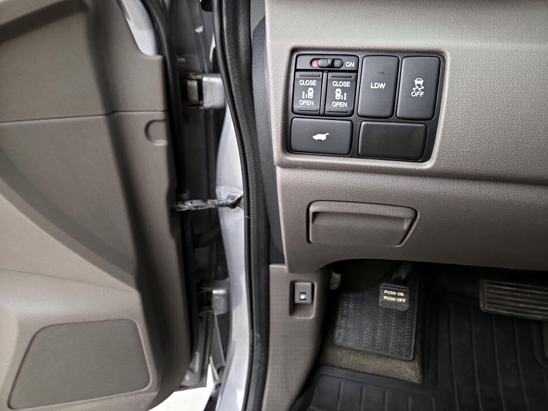 Thumbnail: 2016 Honda Odyssey - 13