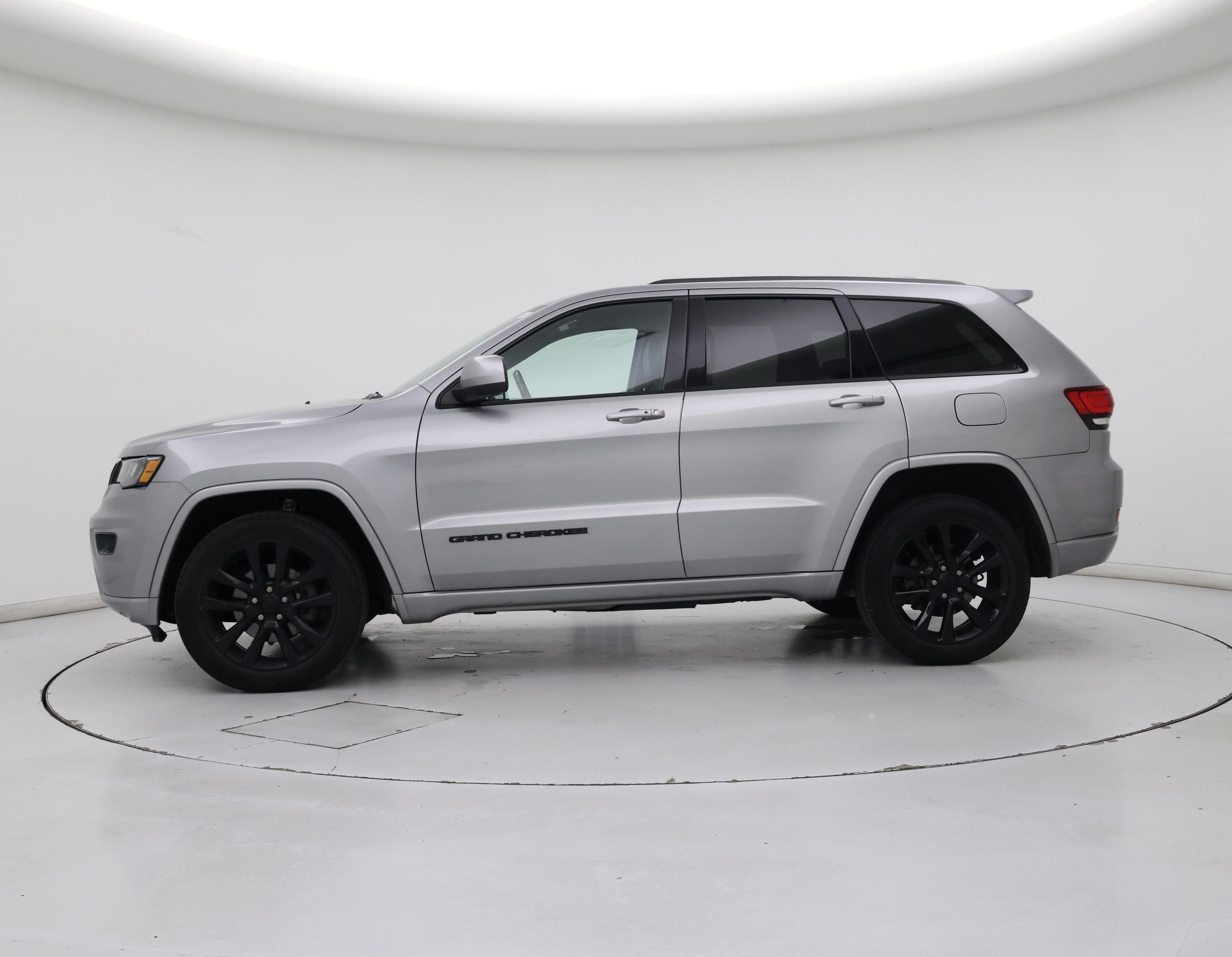 Thumbnail: 2020 Jeep Grand Cherokee - 3