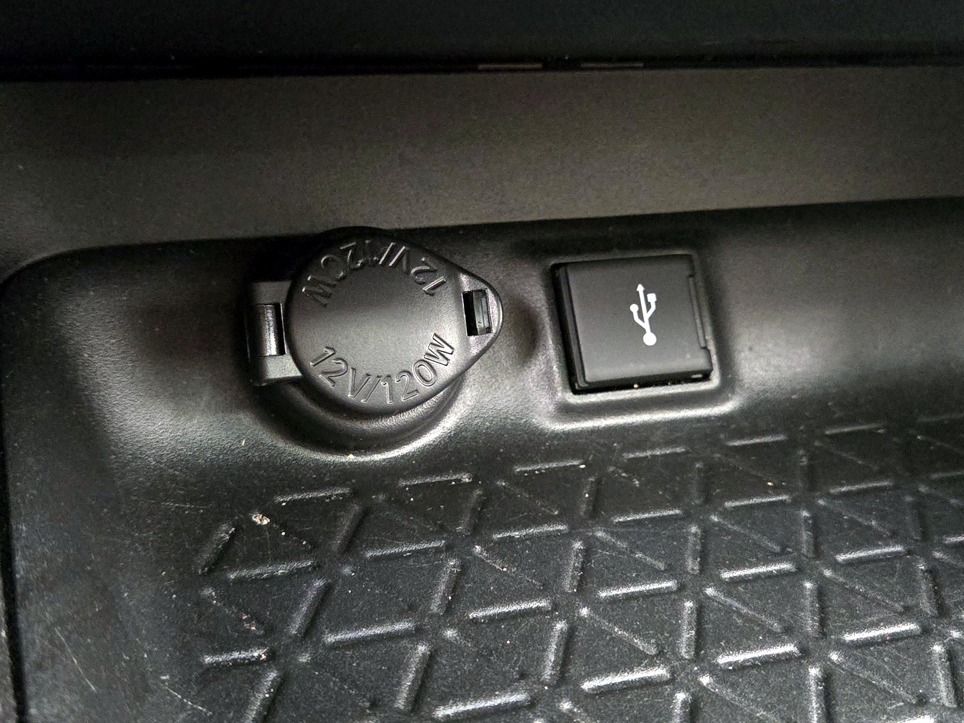 Thumbnail: 2022 Toyota RAV4 - 18