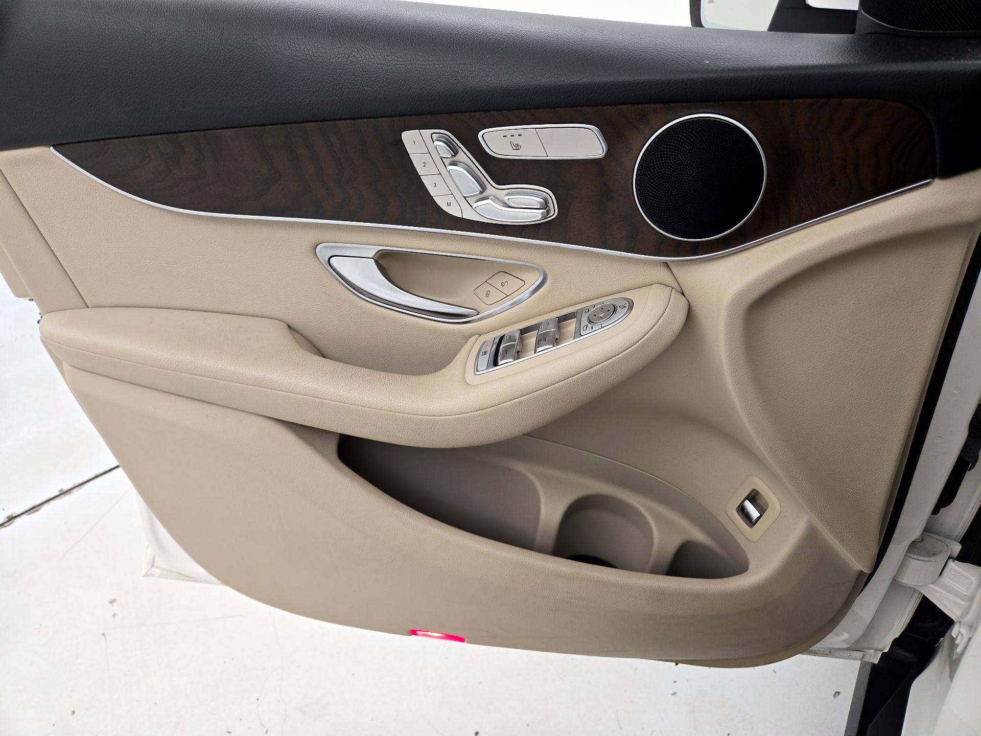 Thumbnail: 2019 Mercedes-Benz GLC - 12