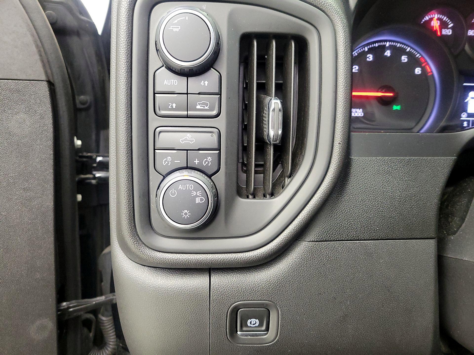 Thumbnail: 2020 Chevrolet Silverado 1500 - 13