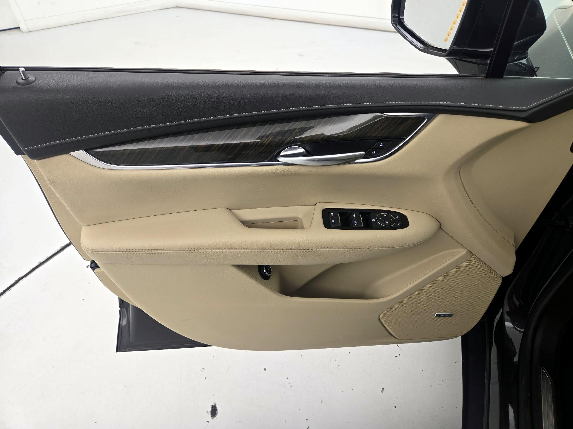 Thumbnail: 2018 Cadillac XT5 - 12