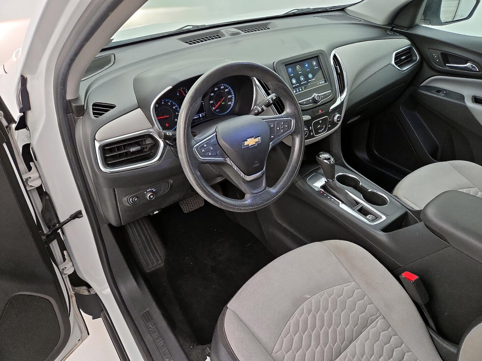 2019 Chevrolet Equinox LS - Photo 12