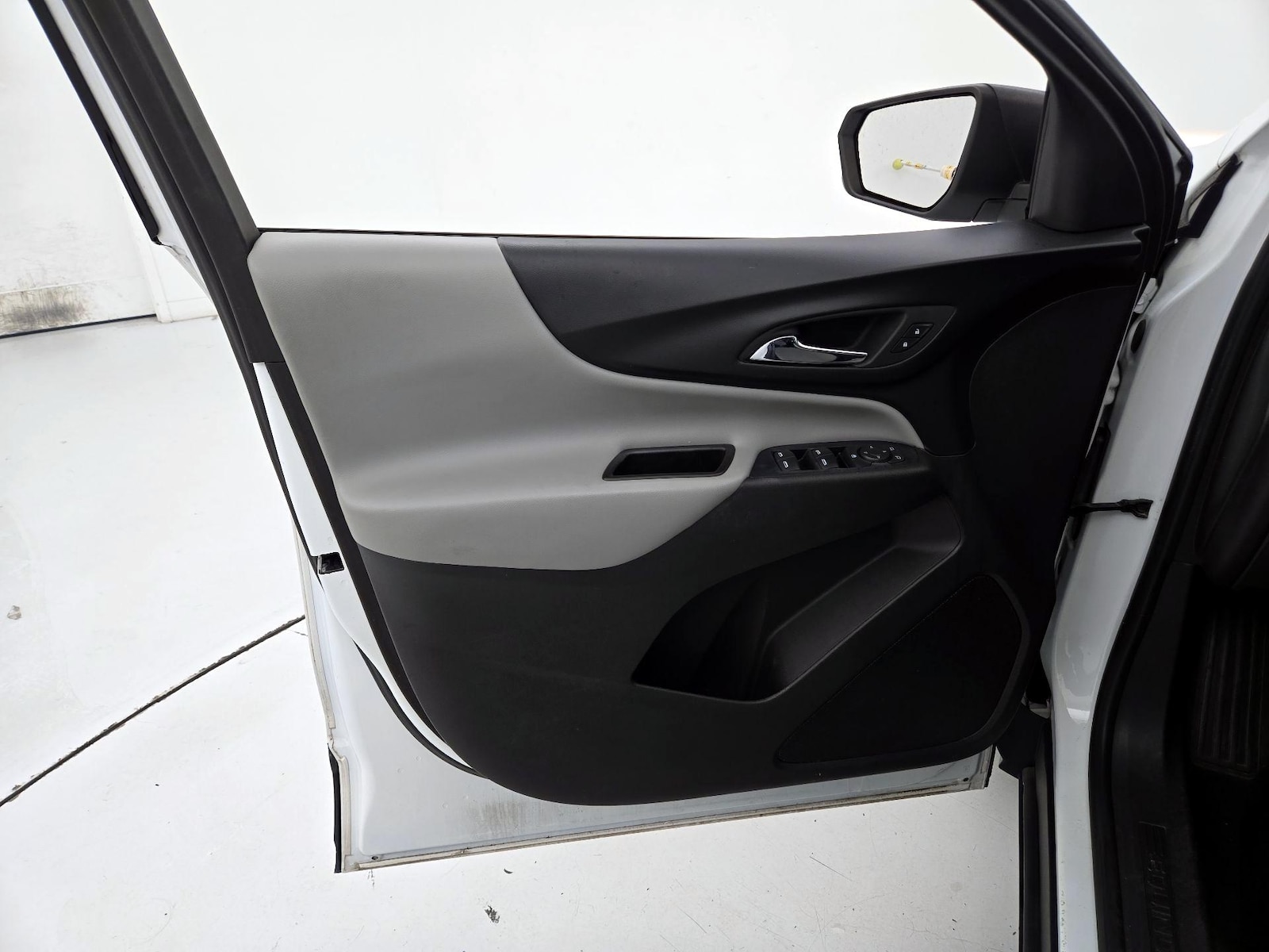 2019 Chevrolet Equinox LS - Photo 13