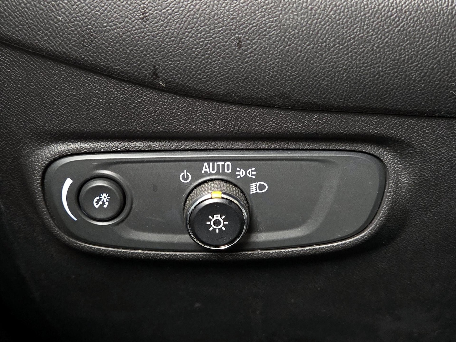 2019 Chevrolet Equinox LS - Photo 14