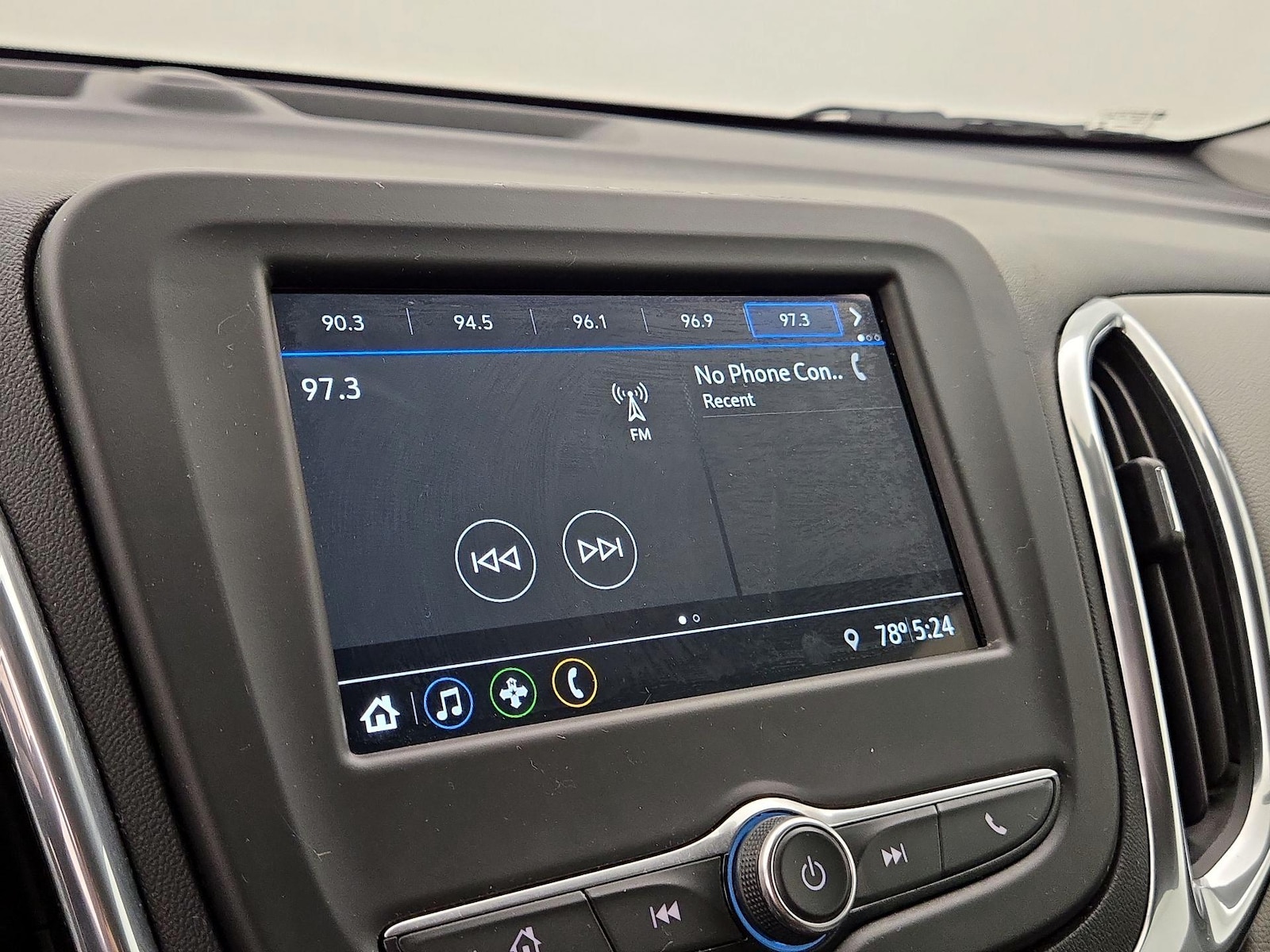 2019 Chevrolet Equinox LS - Photo 16