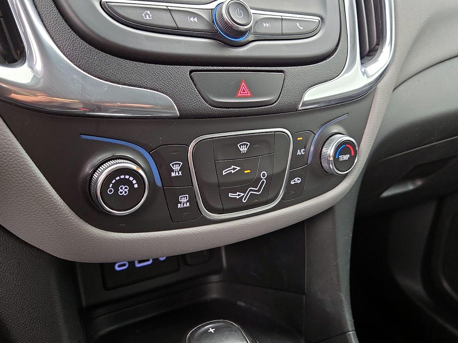 2019 Chevrolet Equinox LS - Photo 17
